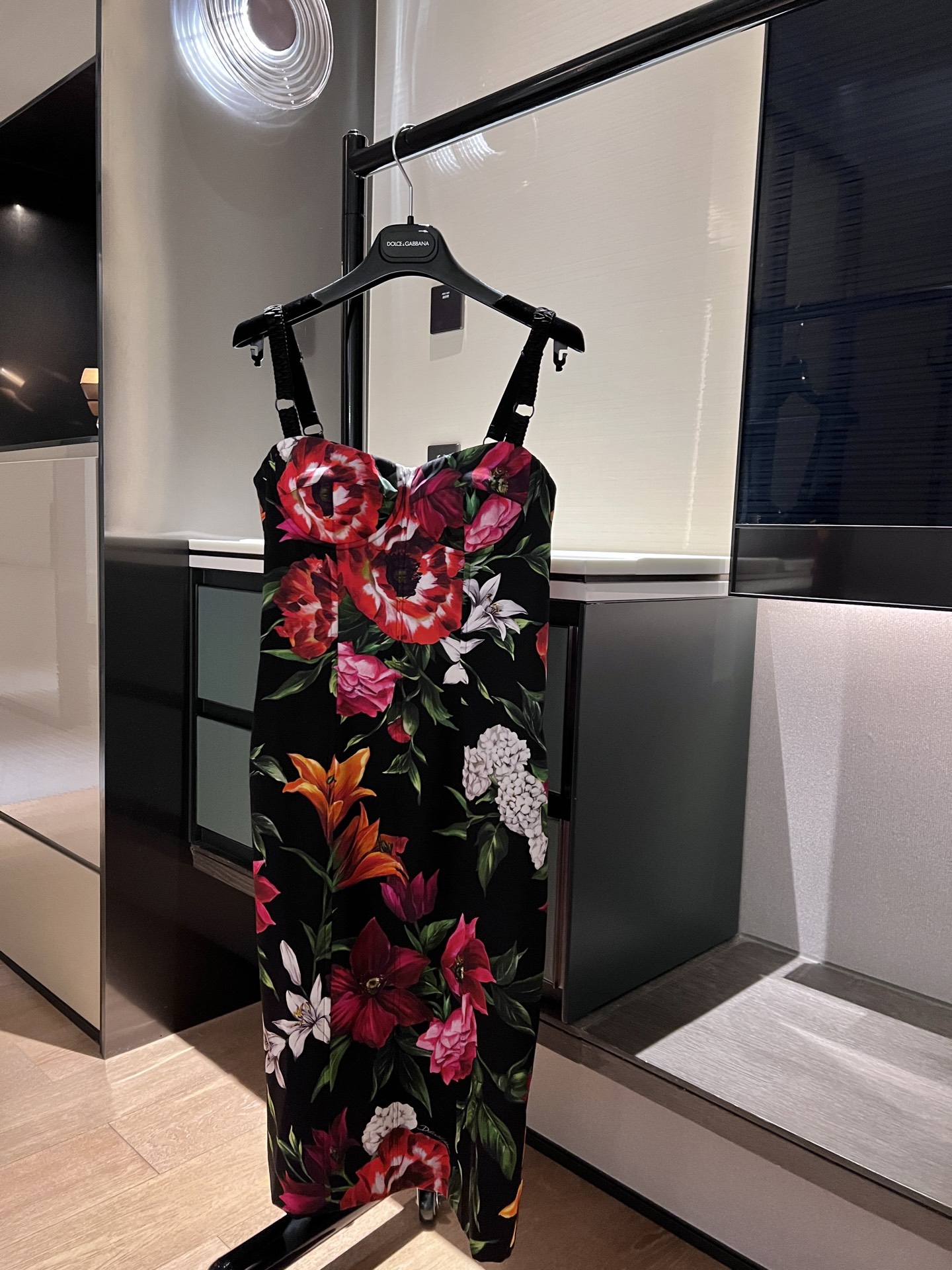 NO:430459,New silk satin fabric in early autumn, silk fabric in the inside and outside, suspenders with waist-hugging and slimming dress!  Spot 36-38-40-42,,skirts,real silk,alexander wang19860909早秋新款真丝缎面料 里外真丝面料吊带收腰显瘦连衣裙！现货36-38-40-42,,skirts,real silk,alexander wang,Women's clothing