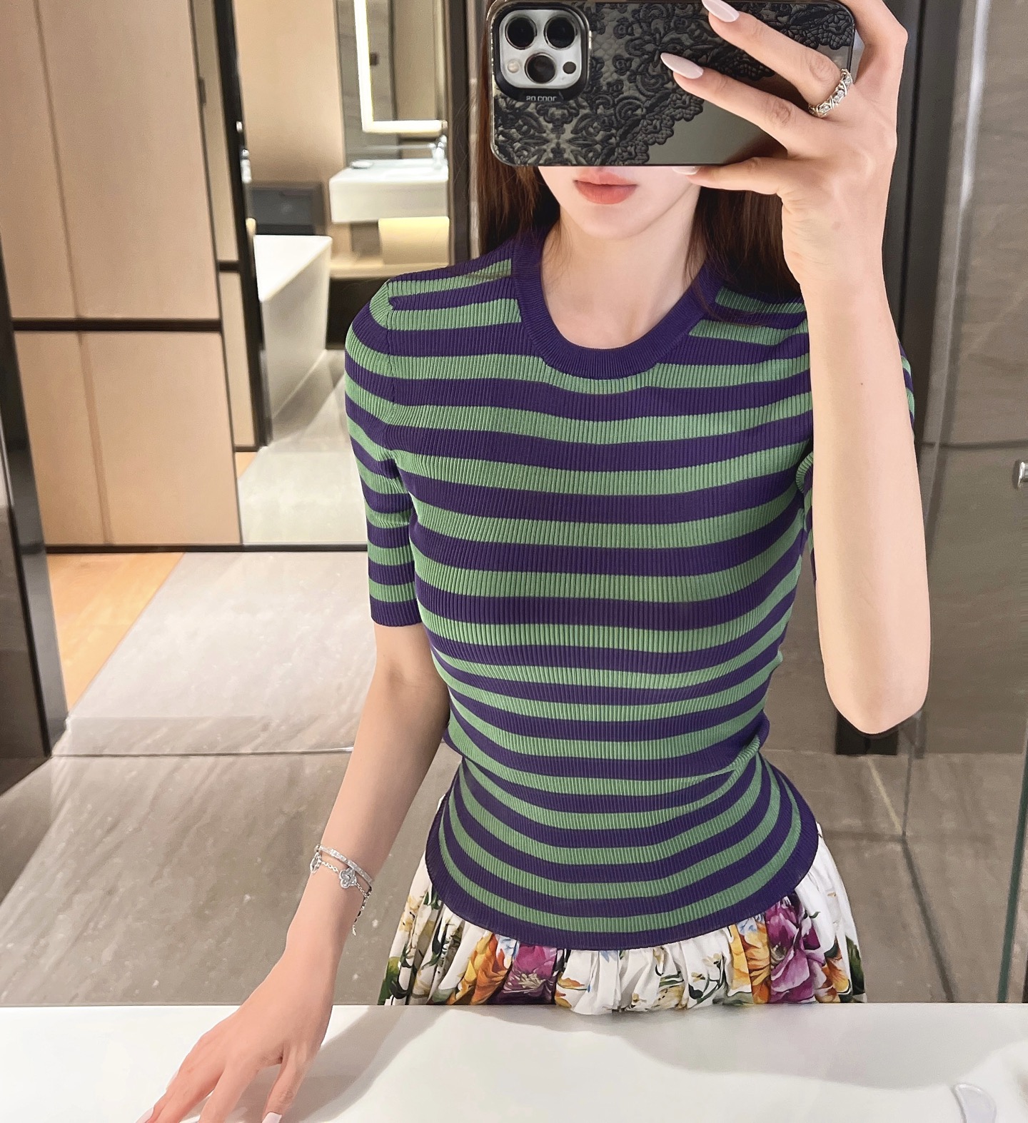 NO:444623,New short-sleeved striped pit-striped sweater in early autumn!  Classic striped splicing design!  Slimming your waist to make you look thin!  The fabric feels very good in stock 36-38-40-42p, T-shirt,alexander wang19860909早秋新品短袖条纹坑条毛衫！经典条纹拼接设计！收腰显瘦！面料手感超好现货36-38-40-42p,,T-shirt,alexander wang,Women's clothing