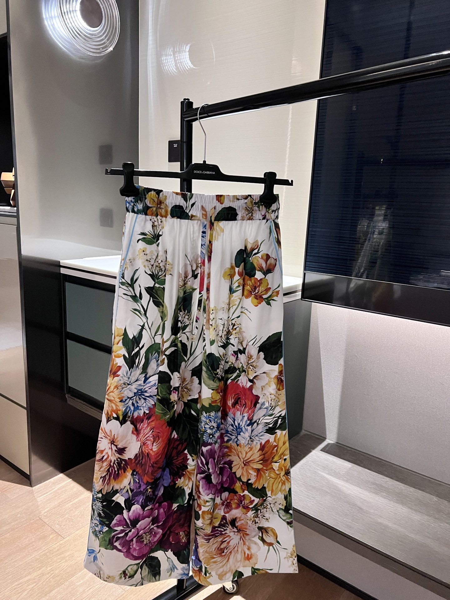 NO:432693,The first pure cotton printed set for the early autumn holiday!  Spot 36-38-40-42 Pants, alexander wang19860909早秋新款度假首先纯棉质地印花套装！现货 36-38-40-42 裤子,,alexander wang,Women's clothing