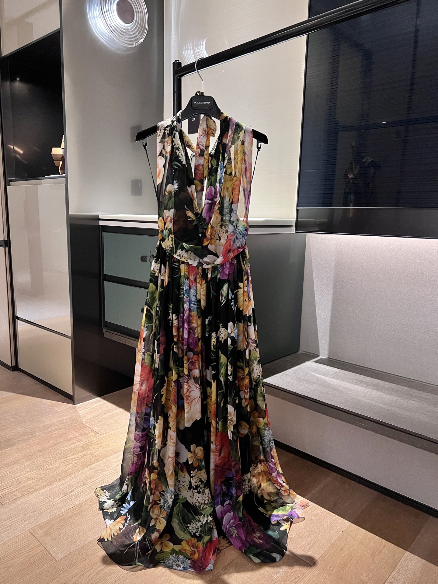 NO:686185,25 early autumn new holiday series silk printed backless dress!  A must-have for island travel!  Big backless sexy goddess!  Large size plus size order 36-38-40-42,,skirts,real silk,1986090925早秋新品度假系列真丝印花露背连衣裙！海岛旅游必入款！大露背性感女神！大码加大排单36-38-40-42,,skirts,real silk,,Women's clothing