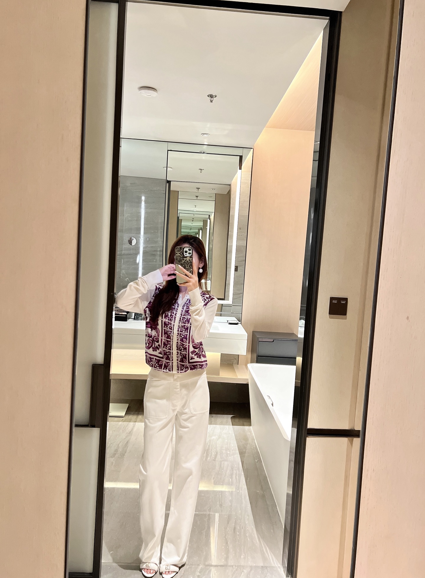 NO:432679,New purple series silk yarn knitted cardigan in early autumn!  Shipping period 15 days 36-38-40-42, real silk, alexander wang19860909早秋新款紫色系列真丝拼真丝纱线针织开衫！排单货期15天36-38-40-42,,real silk,alexander wang,Women's clothing