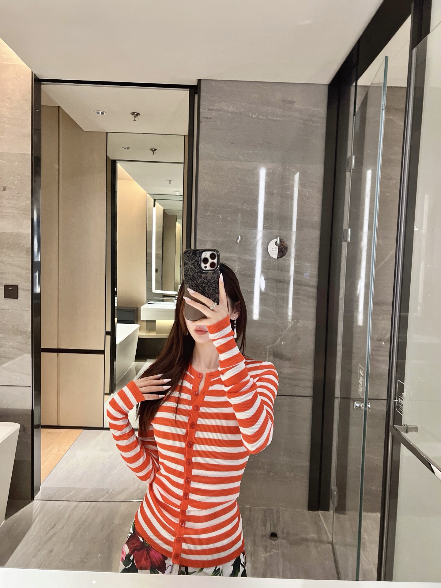 NO:444607,New striped sweater for early autumn can be worn as a cardigan air-conditioned room!  Be sure to go in and out early autumn and take photos on photo. 36-38-40-42p, sweaters, alexander wang19860909早秋新品条纹毛衣长袖 可以当开衫空调房穿！早秋必入出行拍照上镜现货36-38-40-42p,,sweaters,alexander wang,Women's clothing