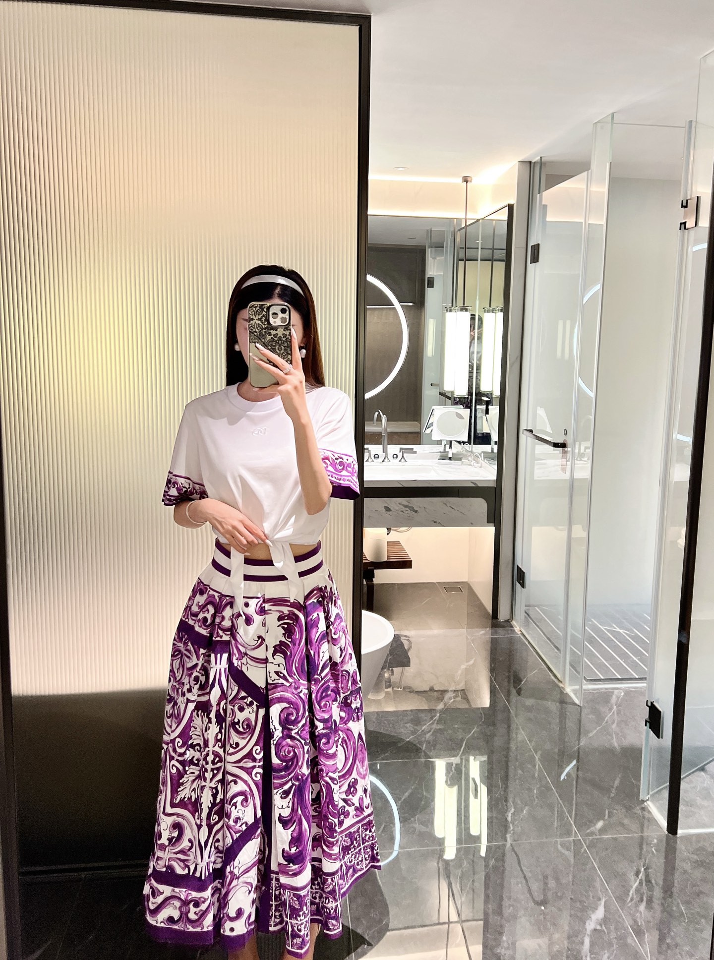 NO:451266,Early autumn new white embroidered T-cuff silk fabric can be worn with shorts and any purple skirt in stock 36-38-40-42p, skirts, shorts, real silk, alexander wang19860909早秋新品白色绣花T 袖口真丝面料可以搭配短裤和任意一条紫色半裙穿现货36-38-40-42p,,skirts,shorts,real silk,alexander wang,Women's clothing