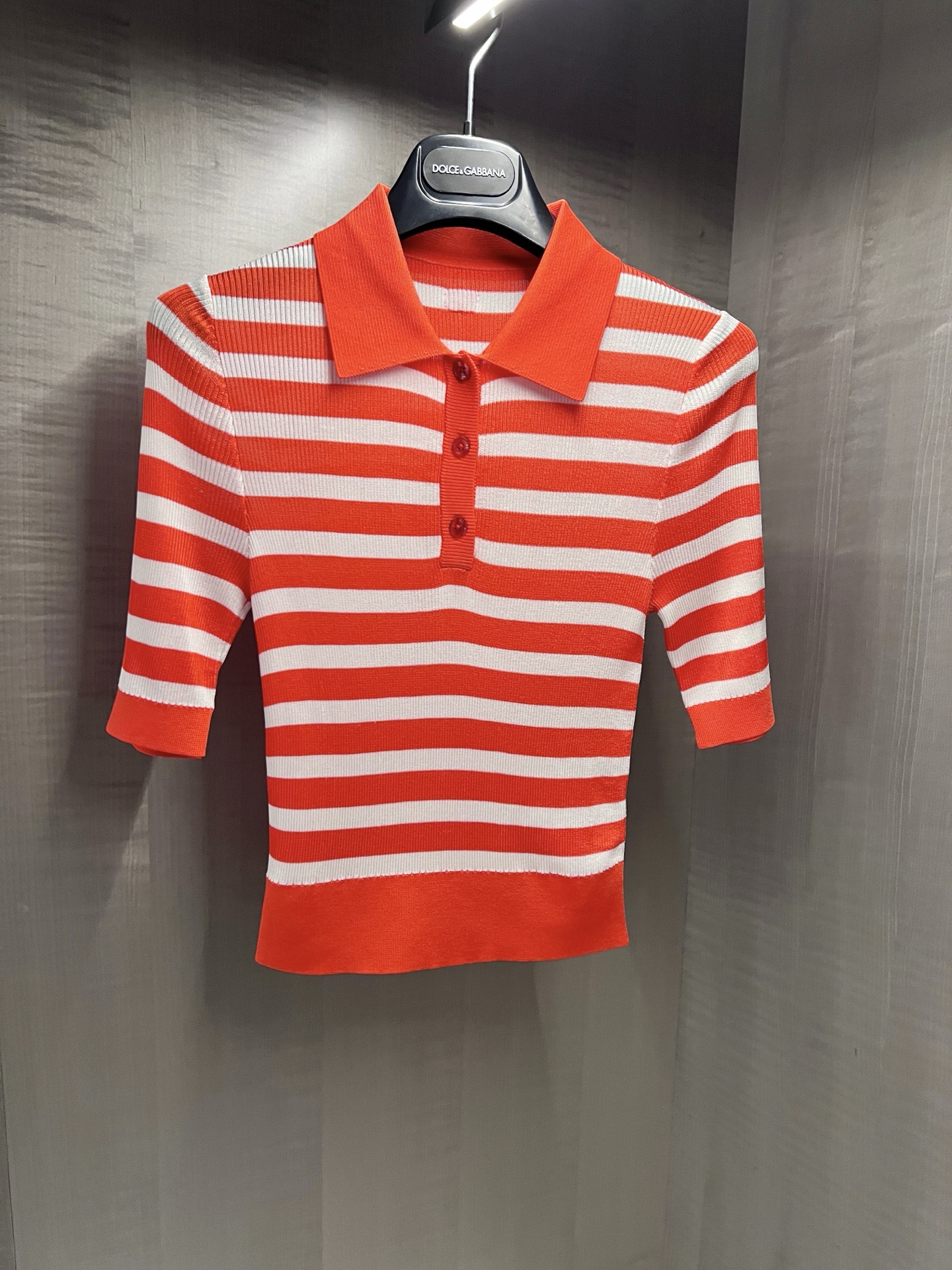 NO:451249,New early autumn products and new styles of striped colored splicing sweaters!  Take a photo. This is a sample coat with a plate. The bottom corner of the sewing plate is not sewn properly!  The big goods are very beautifully made!  Spot 36-38-40-42p,,sweaters,alexander wang19860909早秋新品新款条纹彩色拼接毛衣！拍照这件是打板的样衣下角边缝盘没有缝好！大货是做得很漂亮的！现货36-38-40-42p,,sweaters,alexander wang,Women's clothing