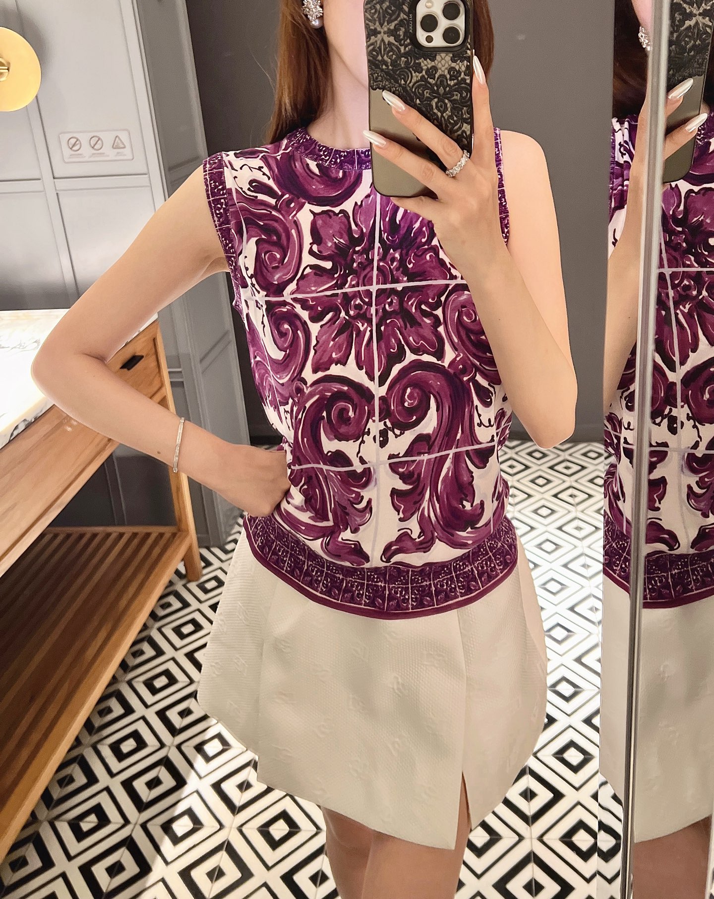 NO:483908,P+.25 early autumn new silk yarn printing positioning flower two-piece set. Vest and cardigan spot 36-38-40-42 back, real silk, alexander wang19860909P+.25早秋新品真丝纱线印花定位花两件套.背心和开衫现货36-38-40-42背,,real silk,alexander wang,Women's clothing
