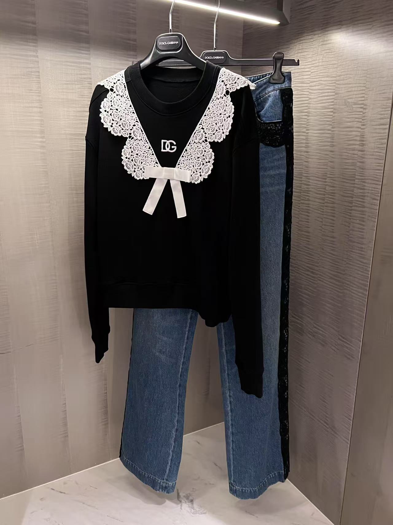 NO:485596,New autumn and winter lotus leaf collar embroidered sweatshirt!  Heavy industry embroidery!  Spot 36-38-40-42, hoodie,sweatshirts,alexander wang19860909秋冬新品荷叶领绣花卫衣！重工绣花！现货36-38-40-42,,hoodie,sweatshirts,alexander wang,Women's clothing