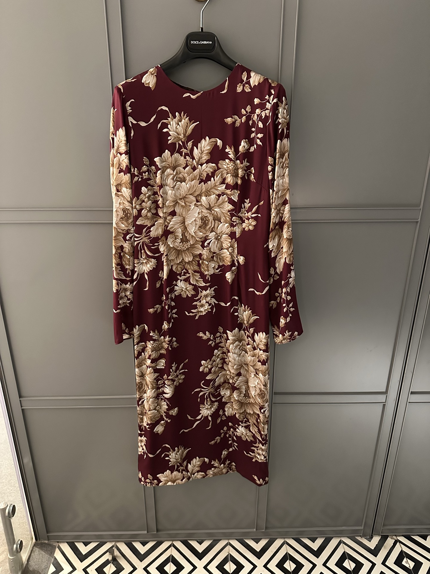 NO:487075,New autumn and winter silk-print dress!  The bottoming is elegant and elegant!  The colors are very autumn and winter, and the colors are also clear and bright!  Spot 36-38-40-42,,skirts,real silk,alexander wang19860909秋冬新品真丝印花连衣裙！打底单穿都气质优雅！颜色非常秋冬季节 花色也是清晰明艳！现货36-38-40-42,,skirts,real silk,alexander wang,Women's clothing