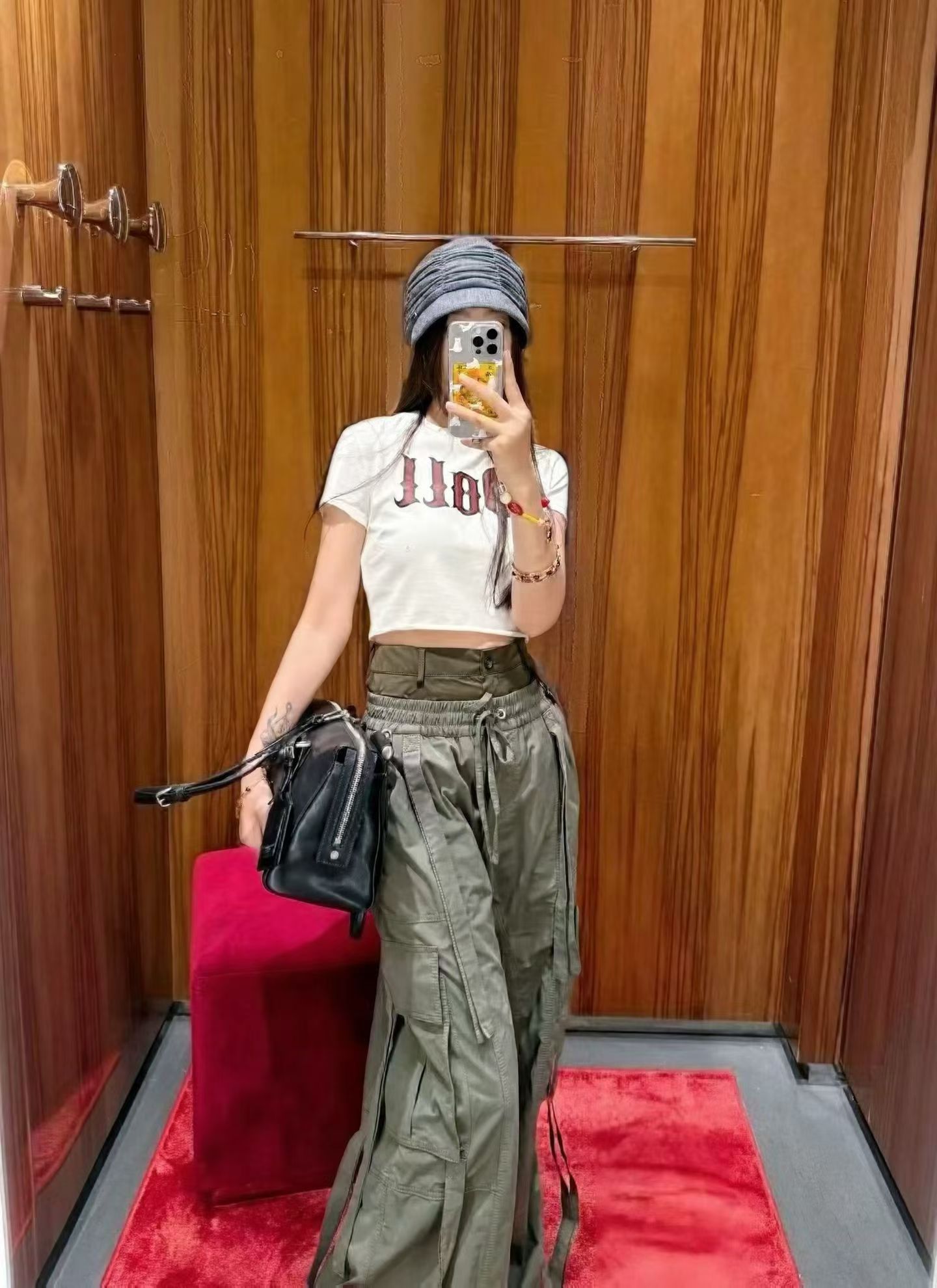 NO:563910,Autumn and winter new fashion printed short T-shirt, easy to match, can be worn alone as a base layer, in stock 36-38-40-42,,alexander wang19860909秋冬新品印花时尚短T 好搭配 单穿打底都ok 现货36-38-40-42,,alexander wang,Women's clothing