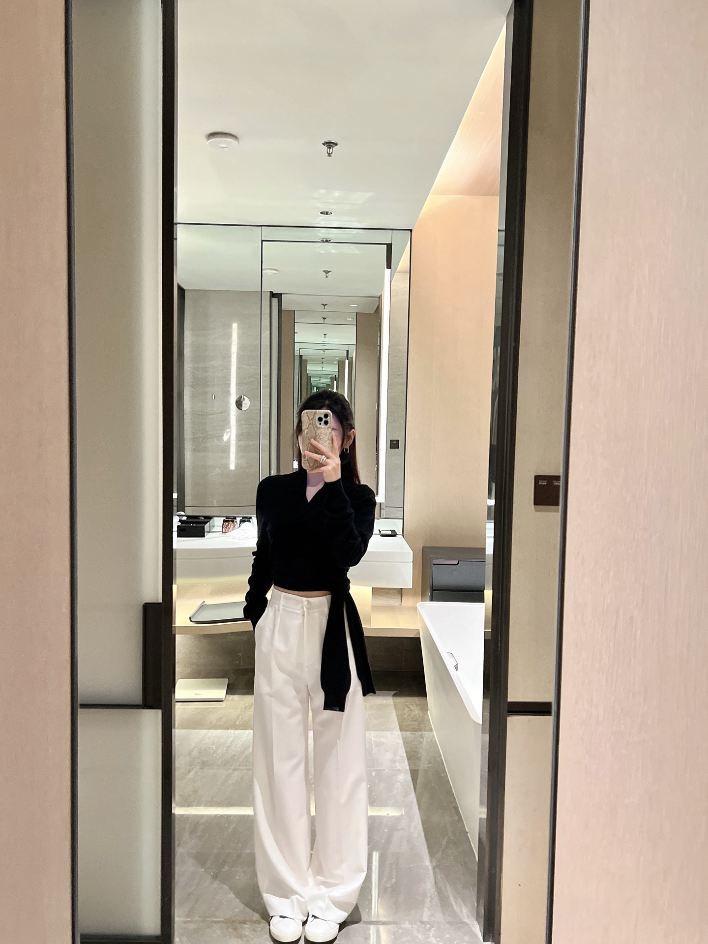NO:952546,The new autumn and winter 70 cashmere 30 wool cardigan is full of design!  Two colors!  Spot 36-38-40-42p,,19860909秋冬新品70羊绒30羊毛设计感十足的一款开衫！两个颜色！现货36-38-40-42p,,,Women's clothing