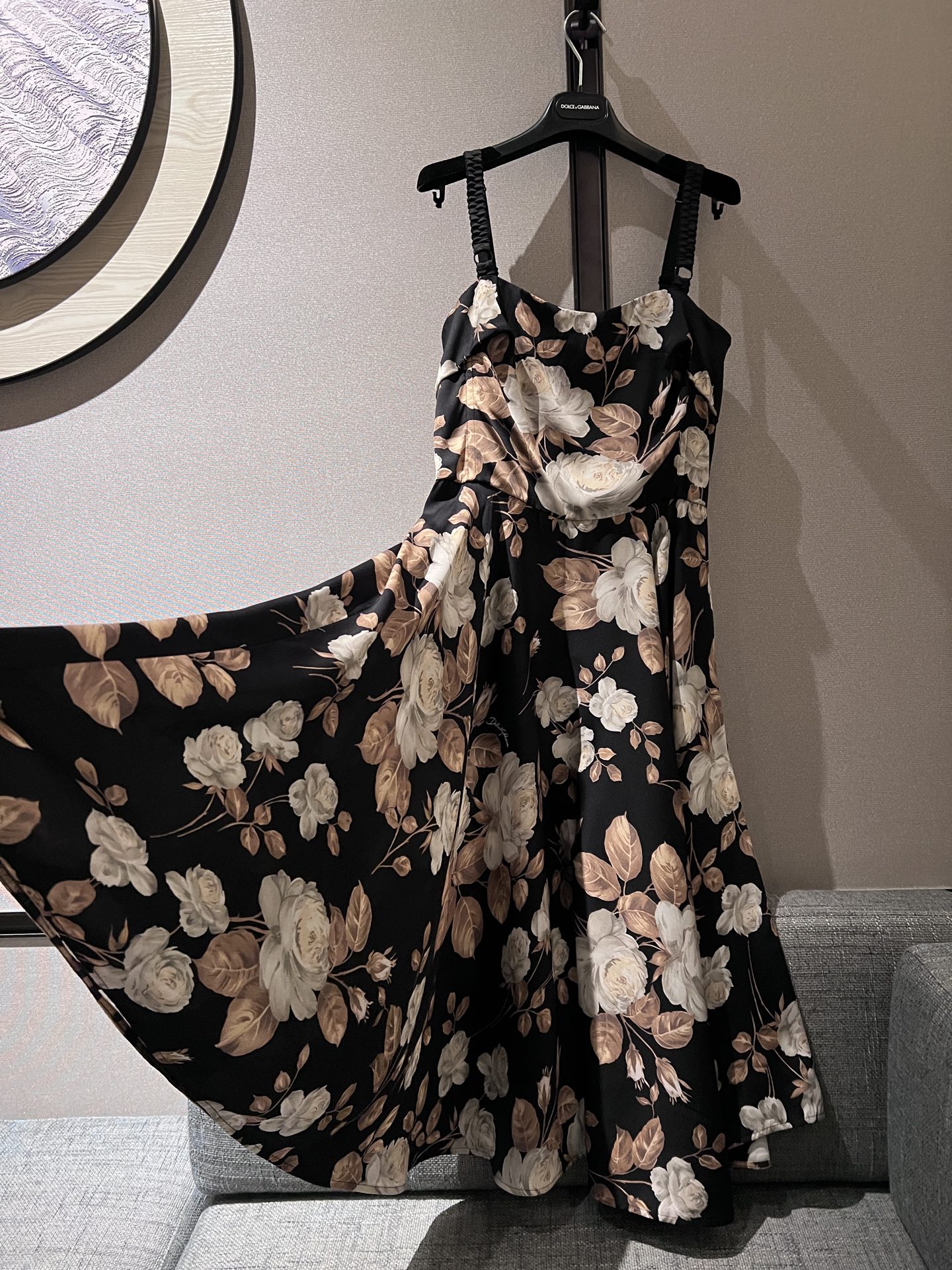 26早春新品❤️真丝锻面料玫瑰印花吊带连衣裙！超大摆面料。现货36-38-40-42