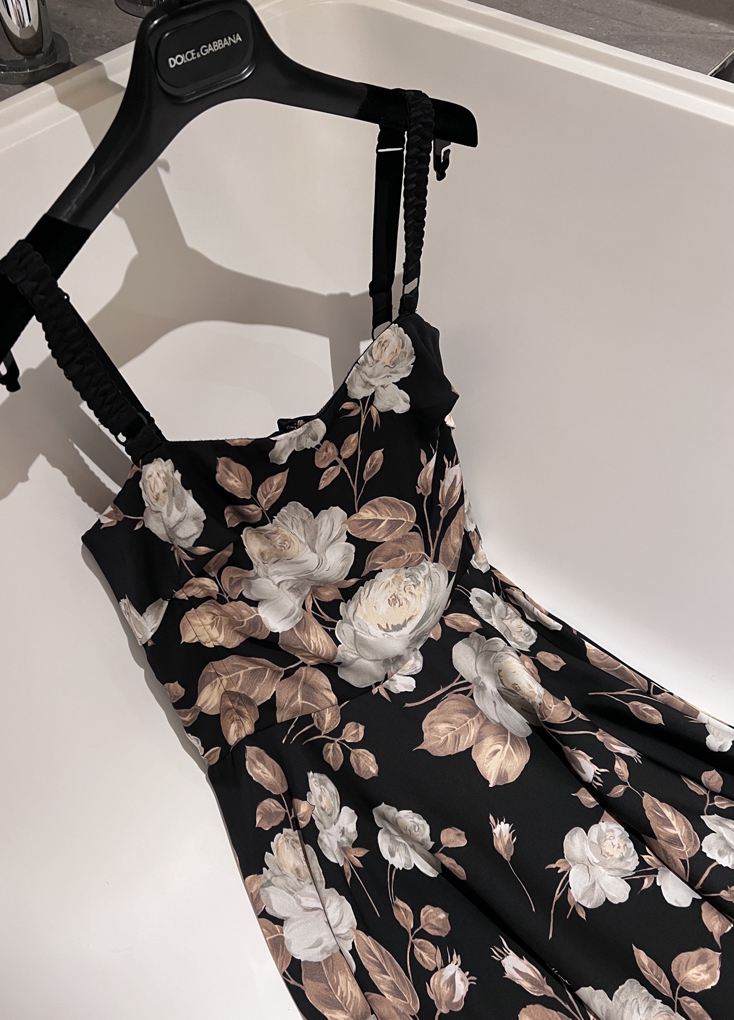 26早春新品❤️真丝锻面料玫瑰印花吊带连衣裙！超大摆面料。现货36-38-40-42