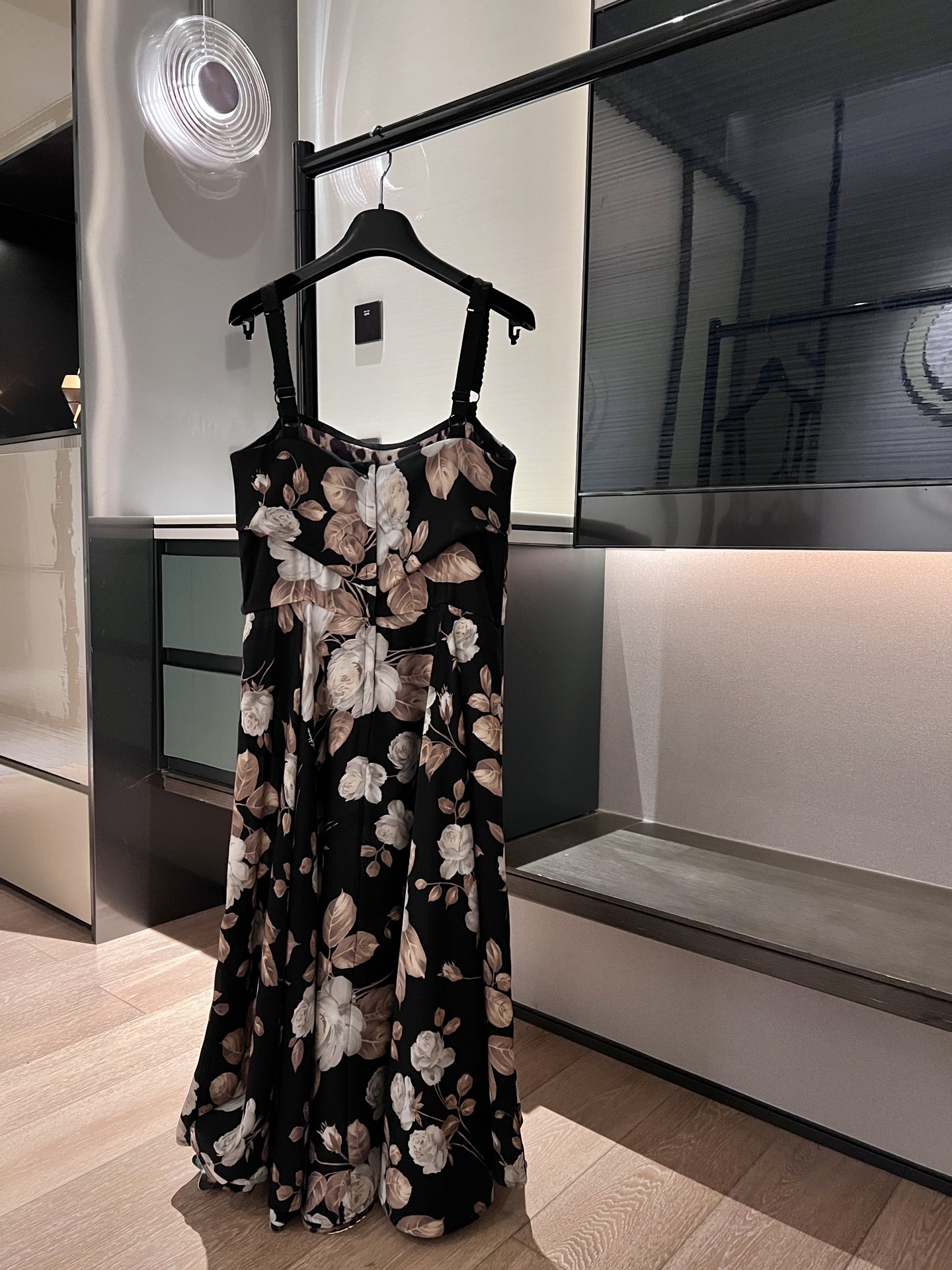 26早春新品❤️真丝锻面料玫瑰印花吊带连衣裙！超大摆面料。现货36-38-40-42