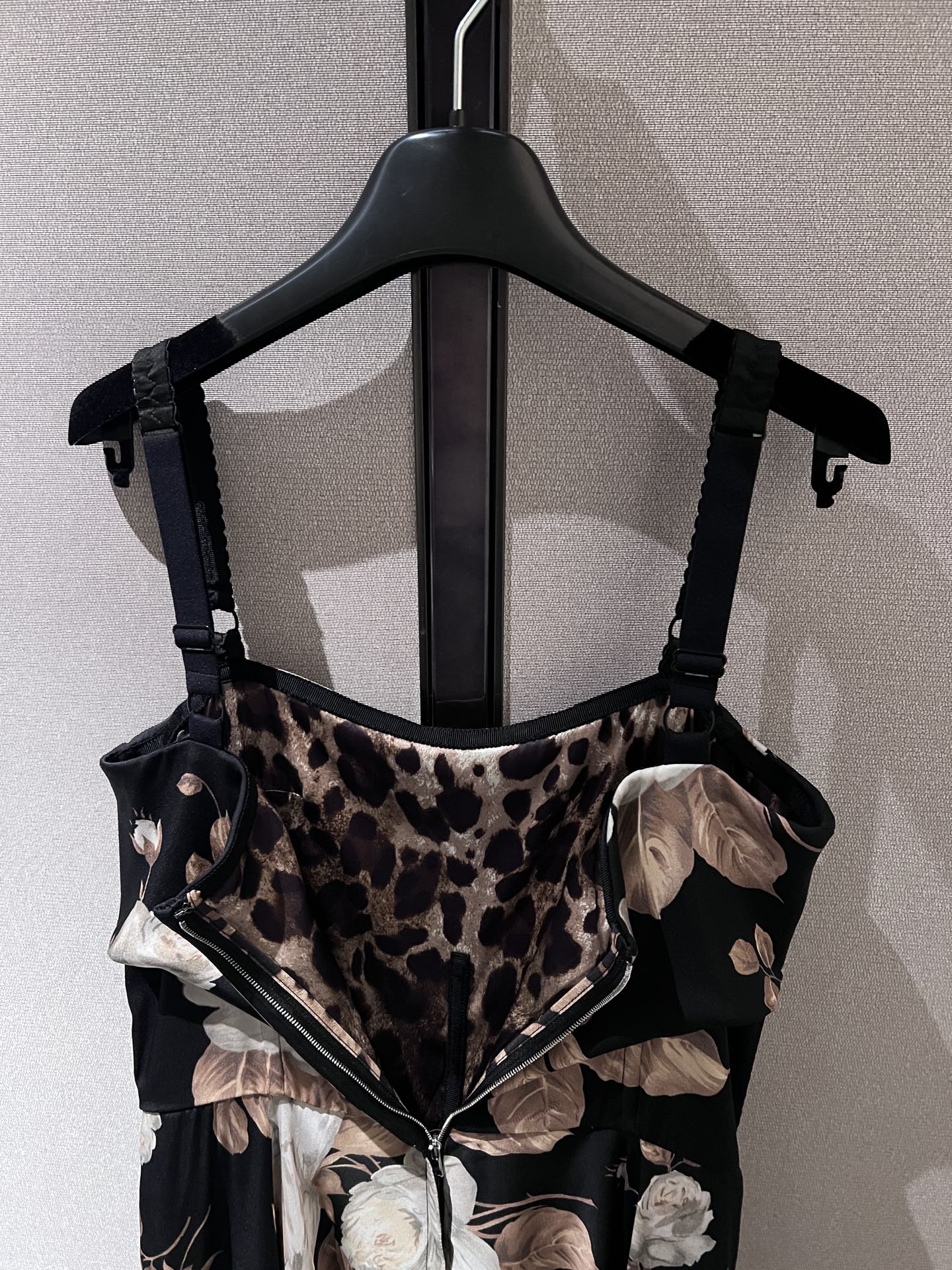 26早春新品❤️真丝锻面料玫瑰印花吊带连衣裙！超大摆面料。现货36-38-40-42