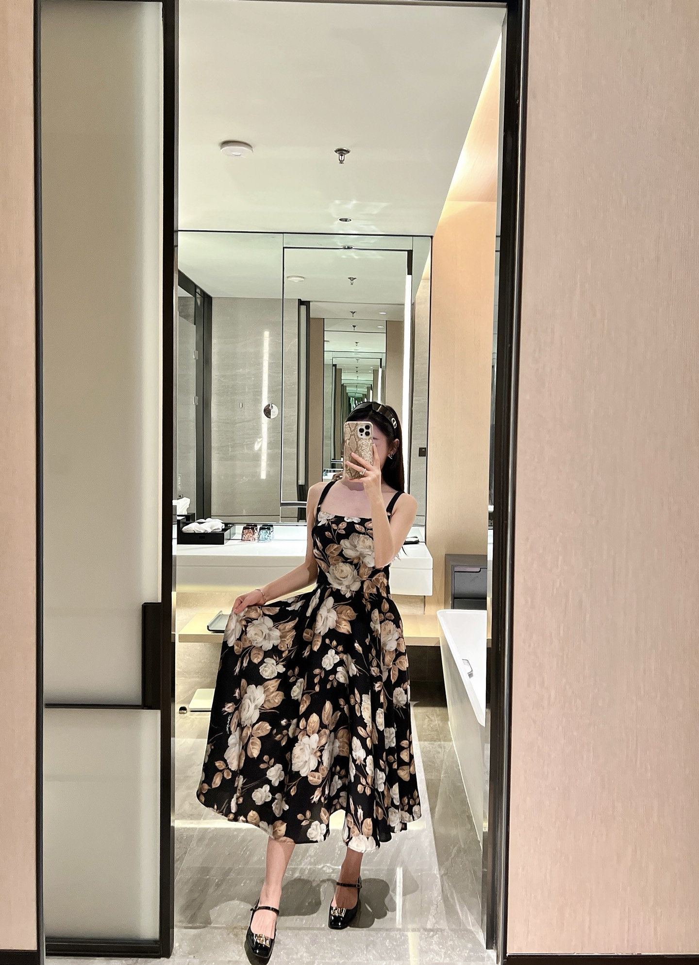 NO:713145,26 early spring new arrival silk forged fabric rose print suspender dress!  Extra large fabric. In stock 36-38-40-42, skirts, real silk,1986090926早春新品真丝锻面料玫瑰印花吊带连衣裙！超大摆面料.现货36-38-40-42,,skirts,real silk,,Women's clothing