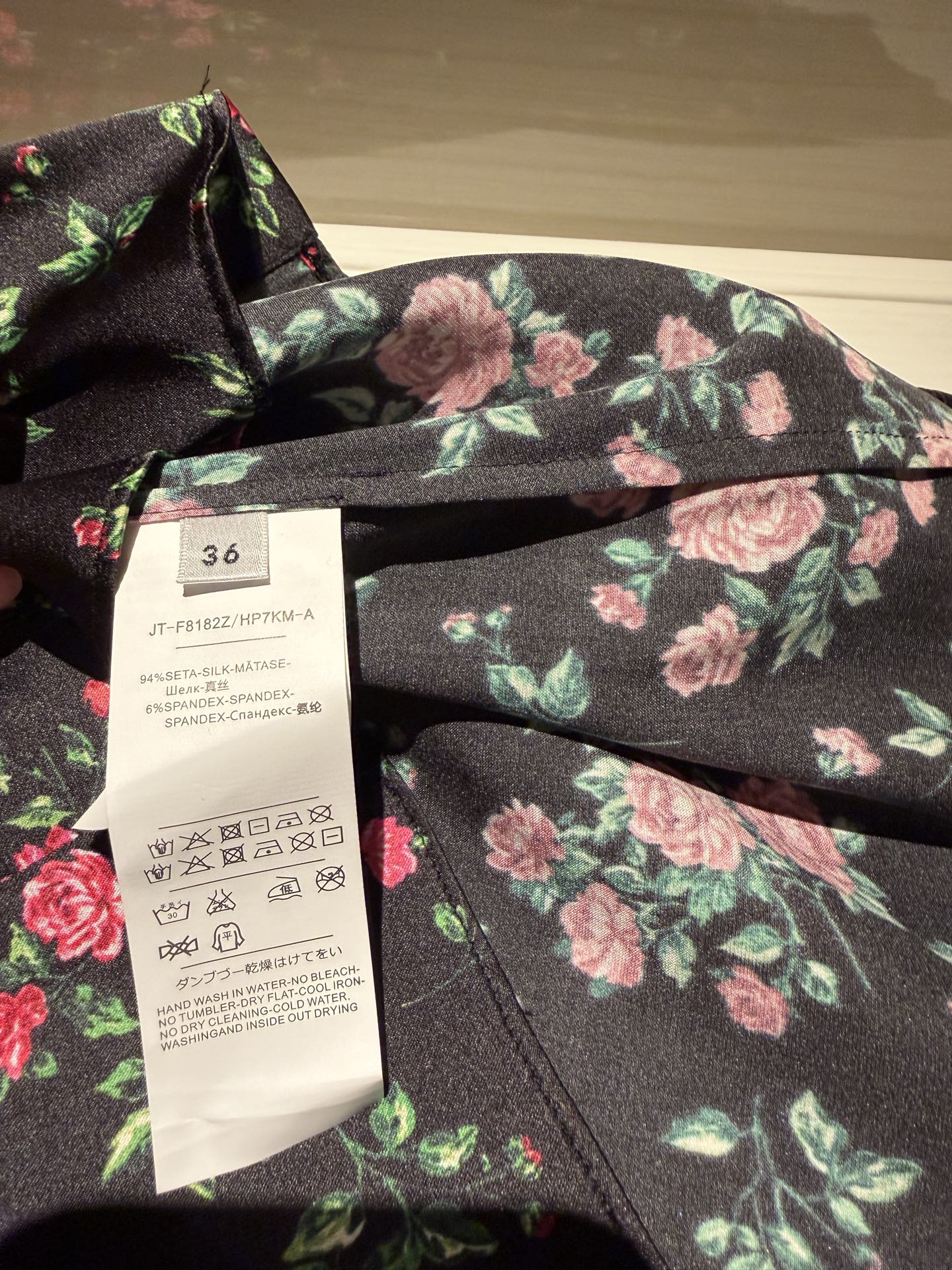 26早秋新品❤️新款小碎花衬衣！真丝缎面料！大蝴蝶结🎀用料巨大现货36-38-40-42