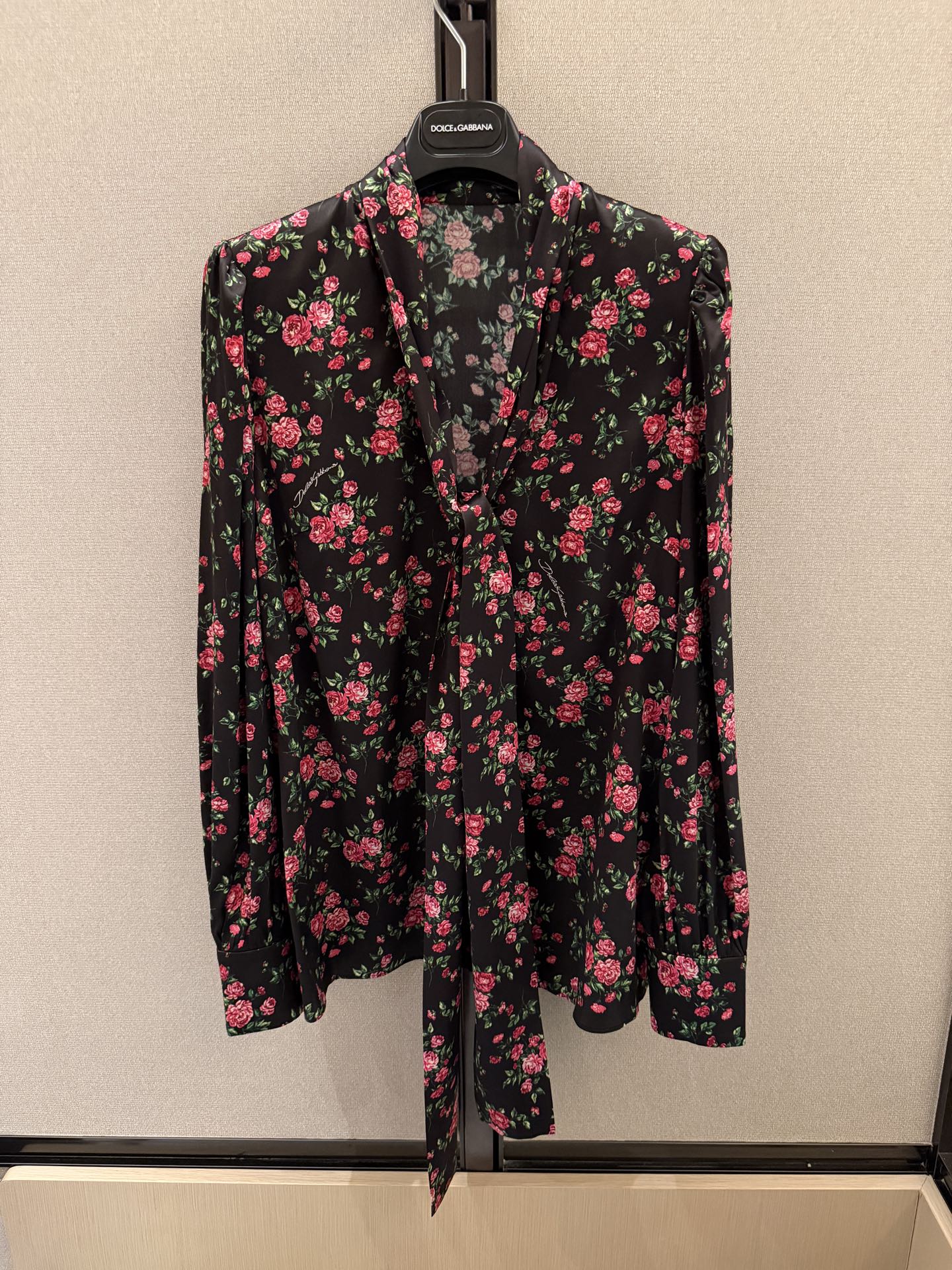 26早秋新品❤️新款小碎花衬衣！真丝缎面料！大蝴蝶结🎀用料巨大现货36-38-40-42