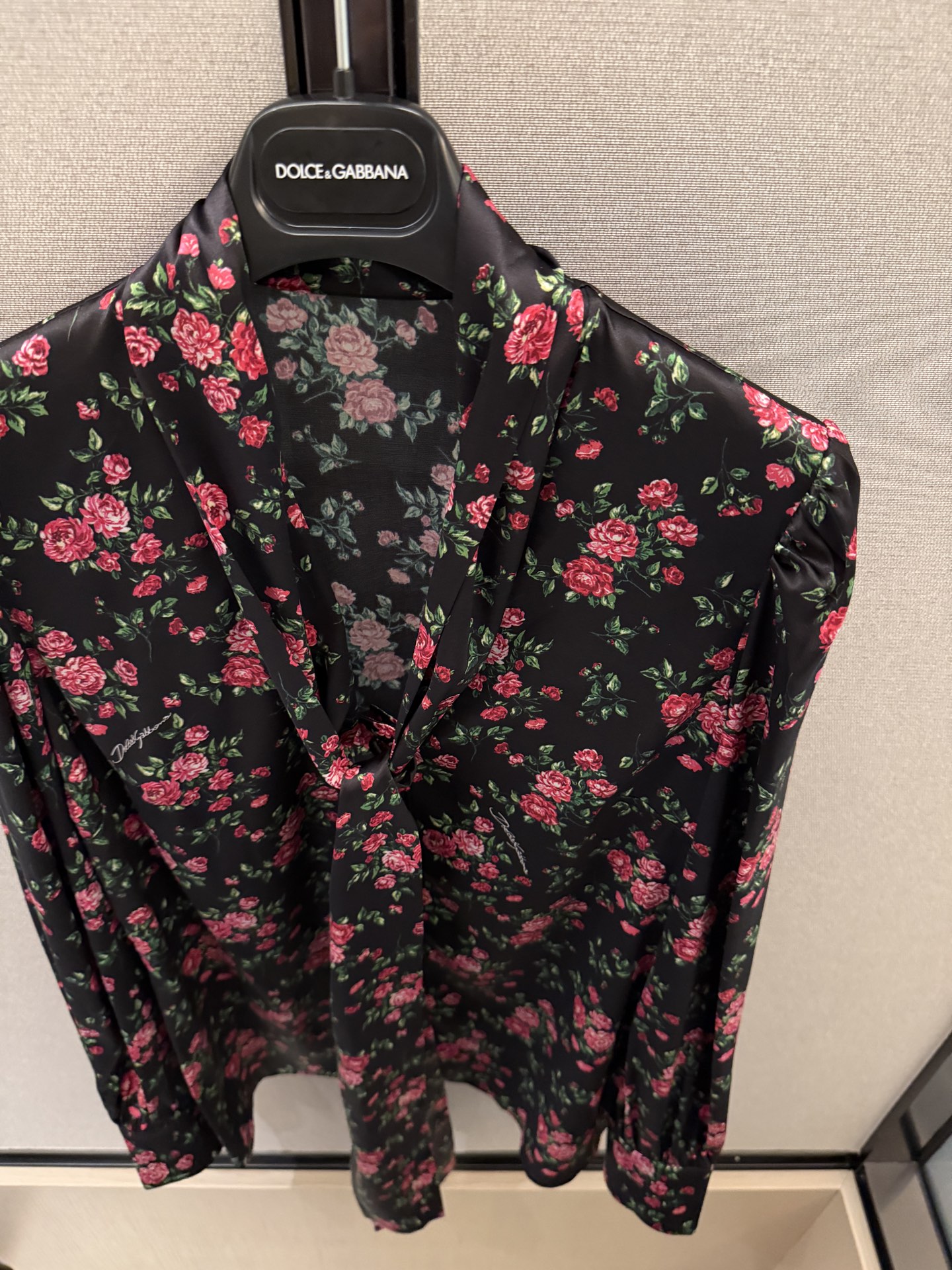 26早秋新品❤️新款小碎花衬衣！真丝缎面料！大蝴蝶结🎀用料巨大现货36-38-40-42