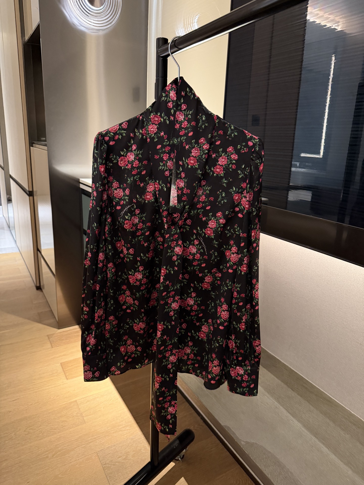 26早秋新品❤️新款小碎花衬衣！真丝缎面料！大蝴蝶结🎀用料巨大现货36-38-40-42