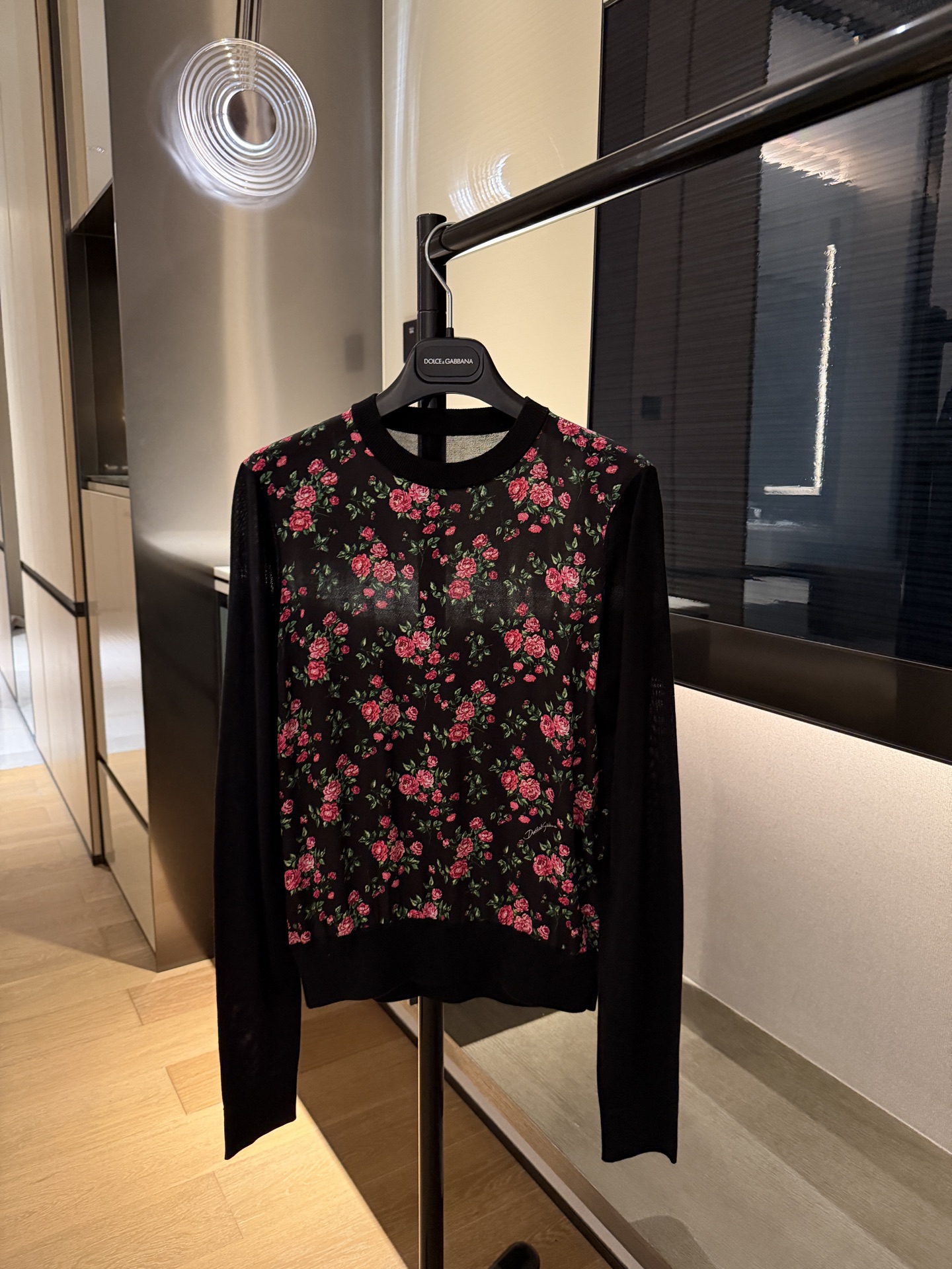 NO:715756,26 early spring new silk yarn splicing silk satin fabric pullover base sweater!  Orders will be shipped on February 2, 36-38-40-42p, real silk,1986090926早春新品真丝纱线拼接真丝缎面料套头打底毛衫！排单2月2日发货36-38-40-42p,,real silk,,Women's clothing