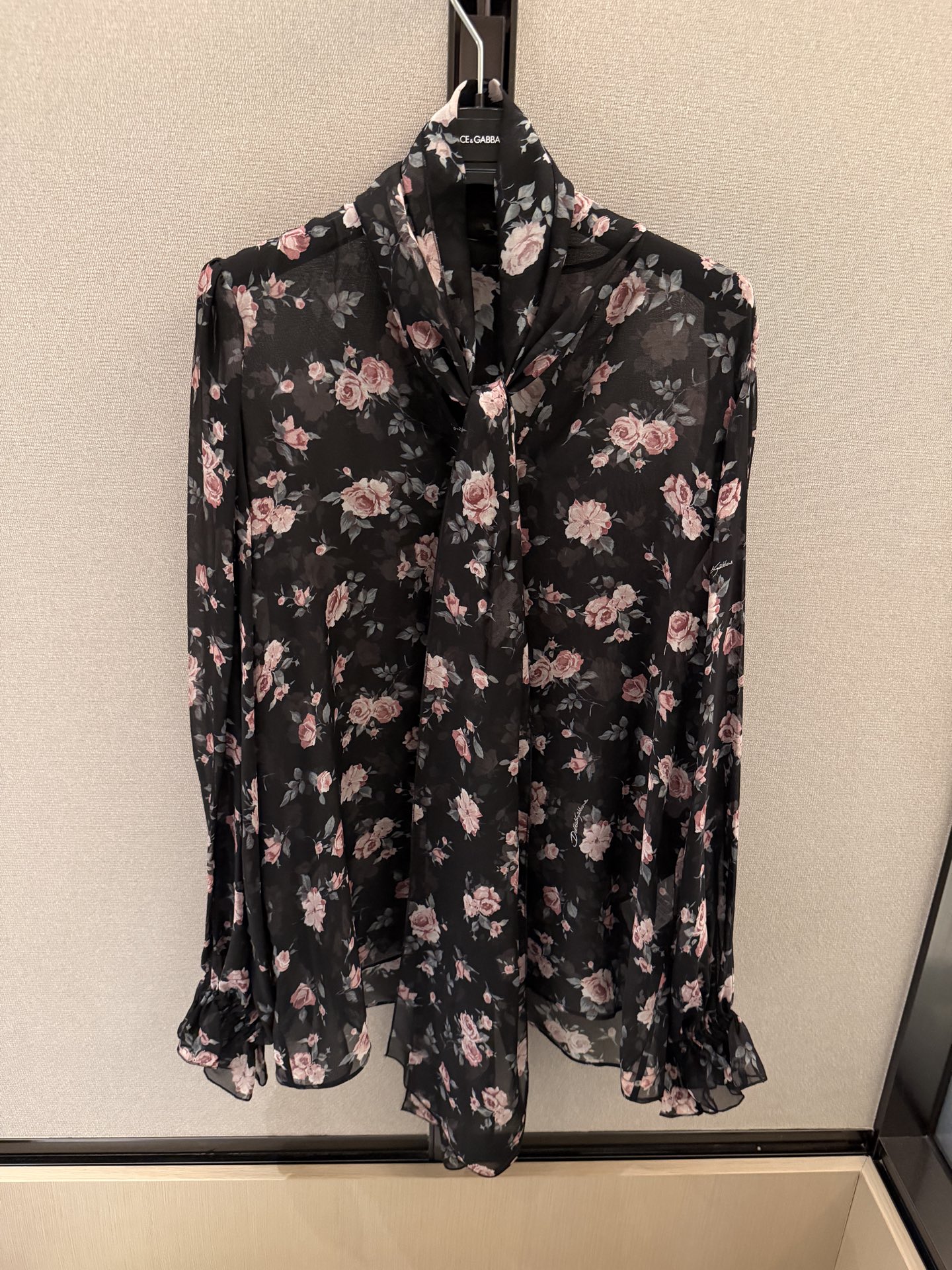 NO:717549,26 new early spring silk floral shirt!  Spot 36-38-40-42p,,real silk,1986090926早春新品真丝碎花衬衣！现货36-38-40-42p,,real silk,,Women's clothing