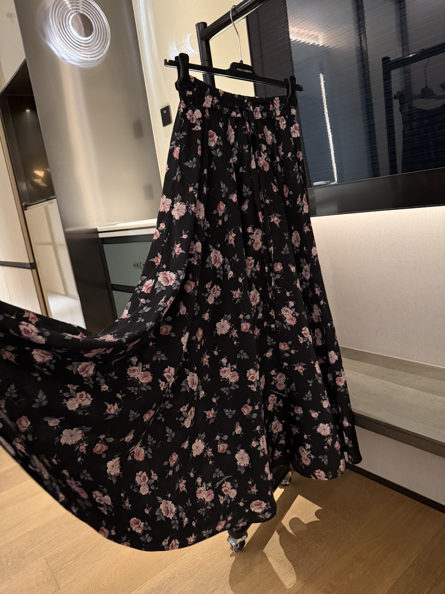 26早春新品❤️真丝碎花套装！上衣徘单！半裙真丝缎超大摆现货36-38-40-42 半裙