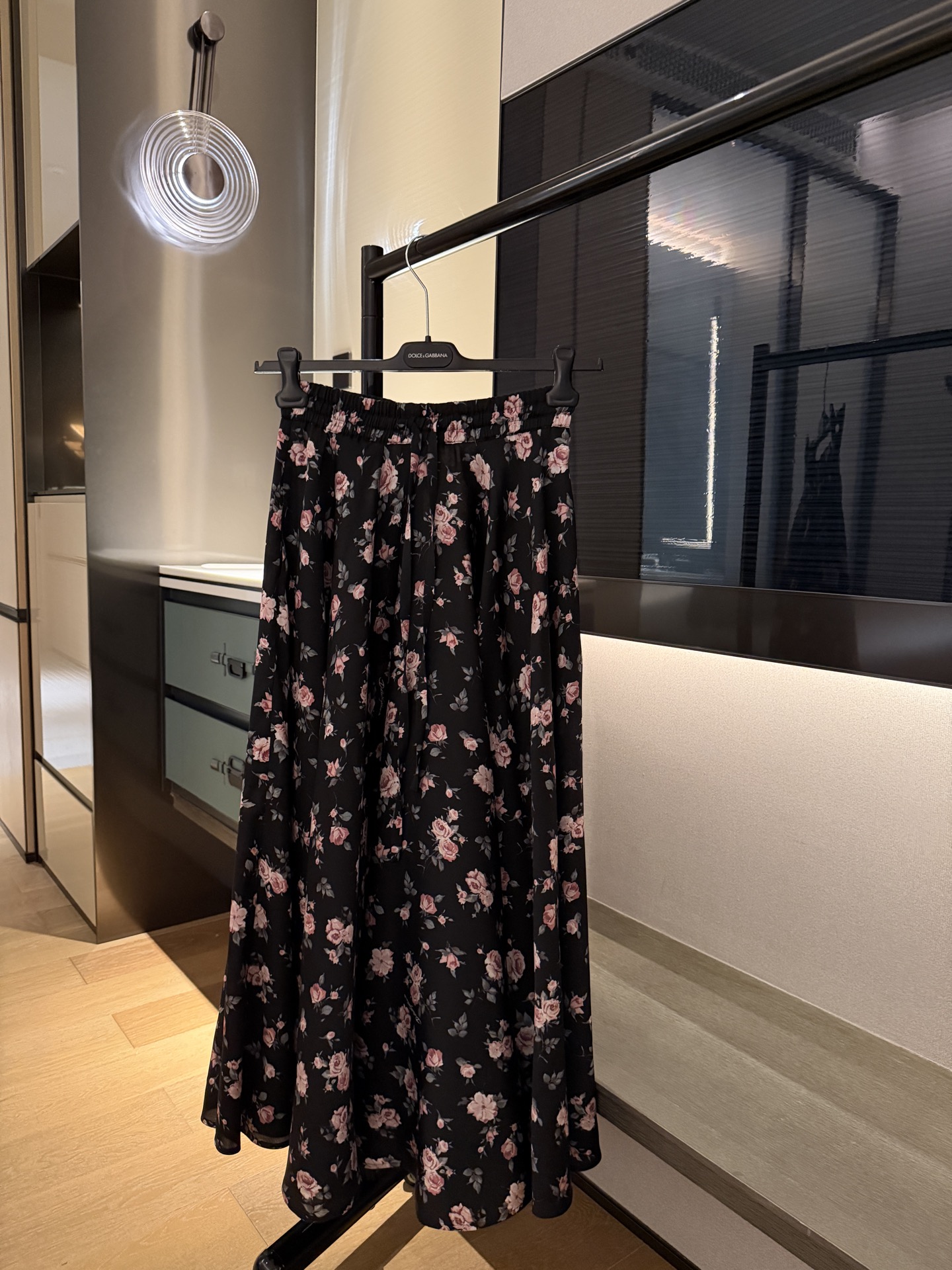 26早春新品❤️真丝碎花套装！上衣徘单！半裙真丝缎超大摆现货36-38-40-42 半裙