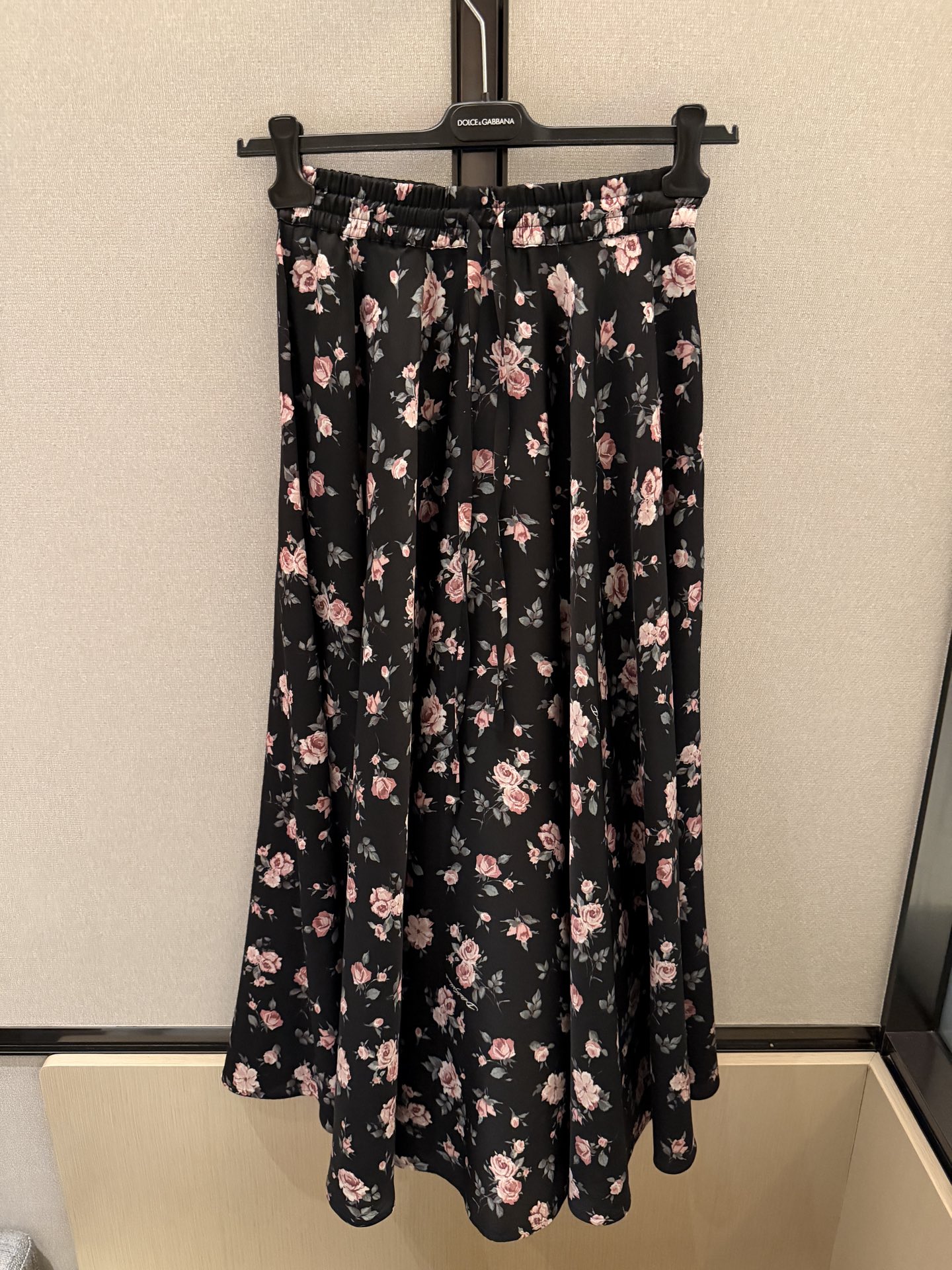 26早春新品❤️真丝碎花套装！上衣徘单！半裙真丝缎超大摆现货36-38-40-42 半裙