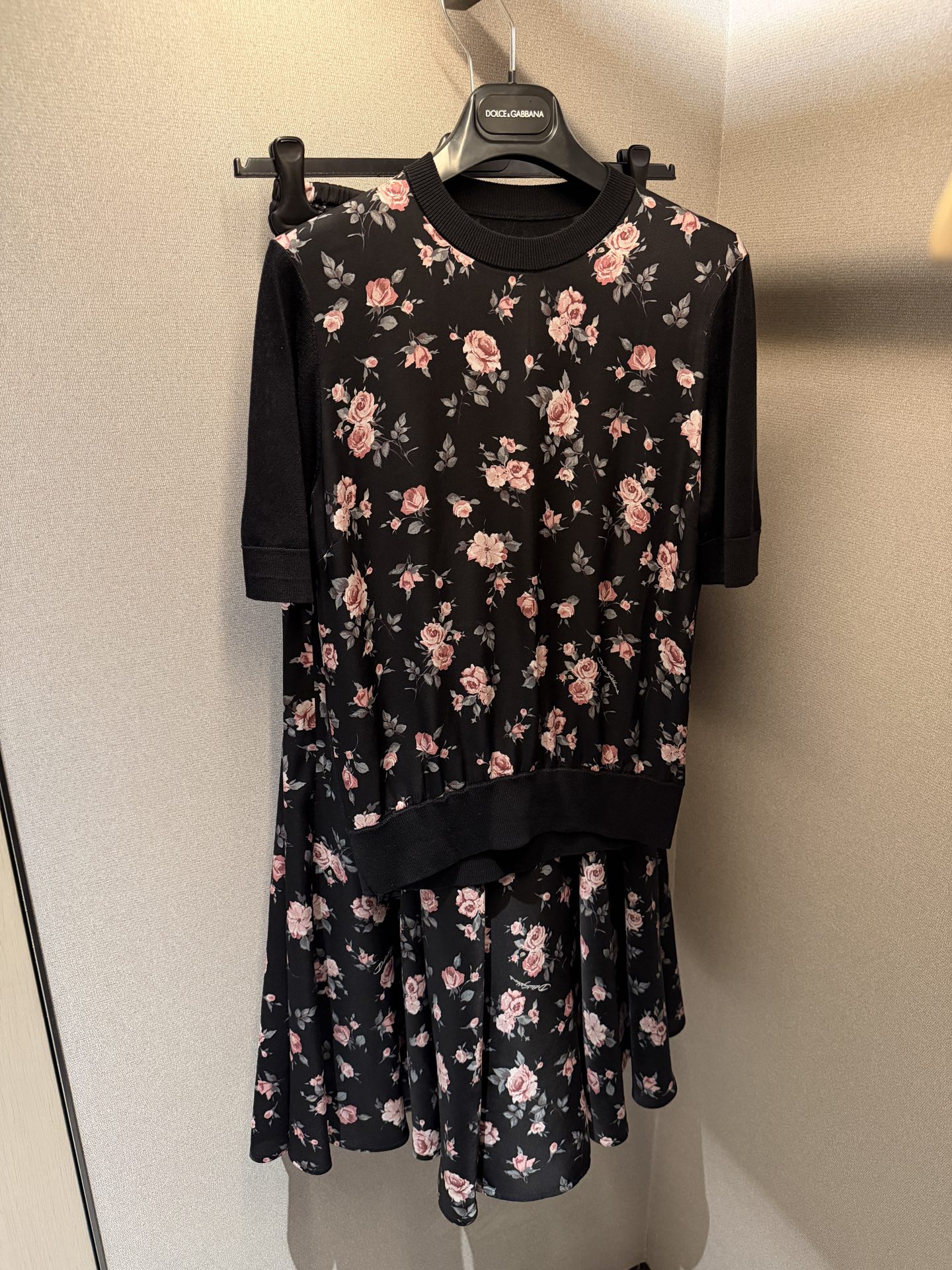 26早春新品❤️真丝碎花套装！上衣徘单！半裙真丝缎超大摆现货36-38-40-42上衣