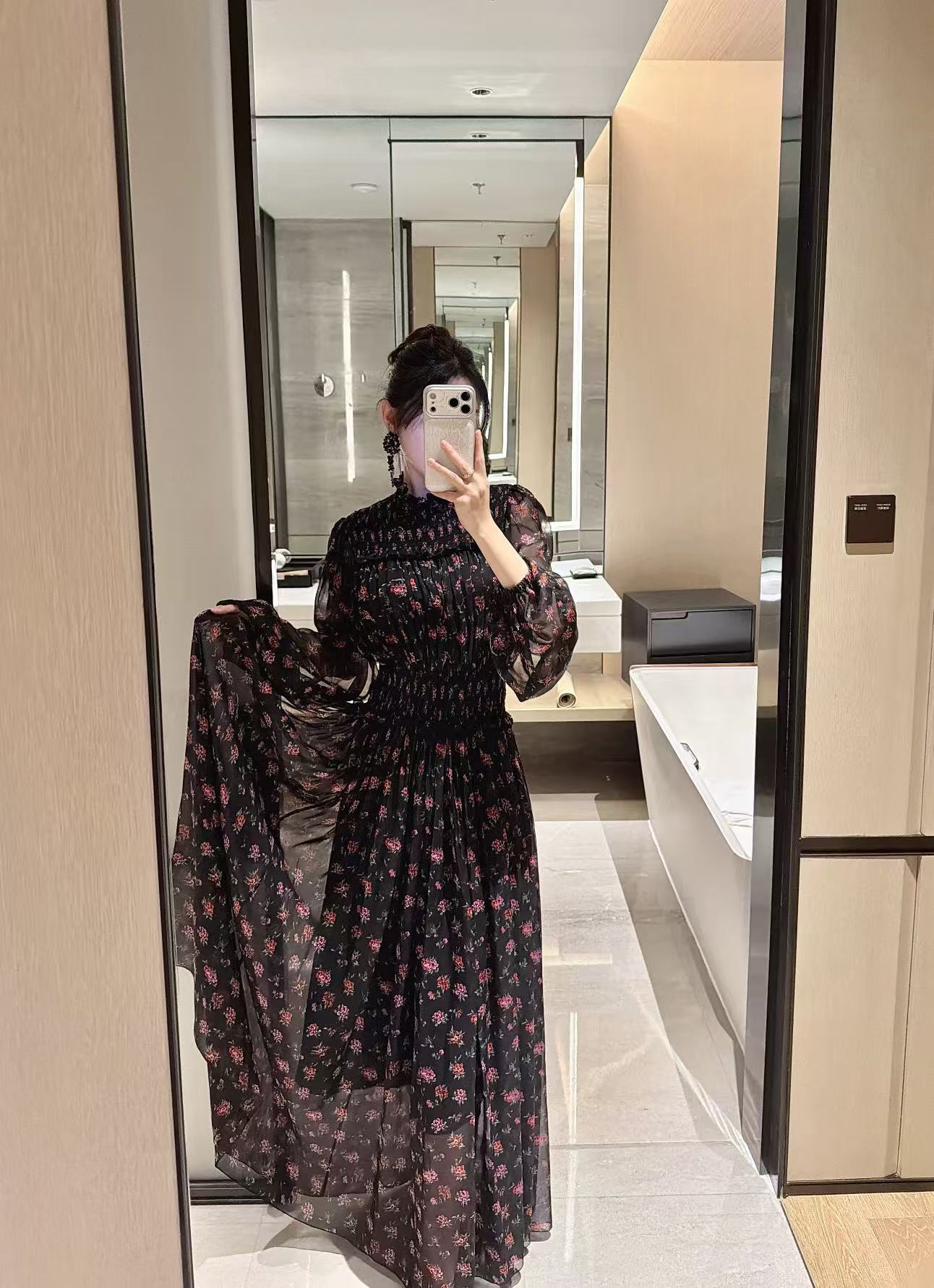 NO:739174,26 spring and summer new silk dress!  A super fairy and super beautiful long dress!  Exclusive island must deposit spot 36-38-40-42, skirts, real silk,1986090926春夏新款真丝长裙！超仙女超美的一款长裙！独家海岛必入款现货36-38-40-42,,skirts,real silk,,Women's clothing