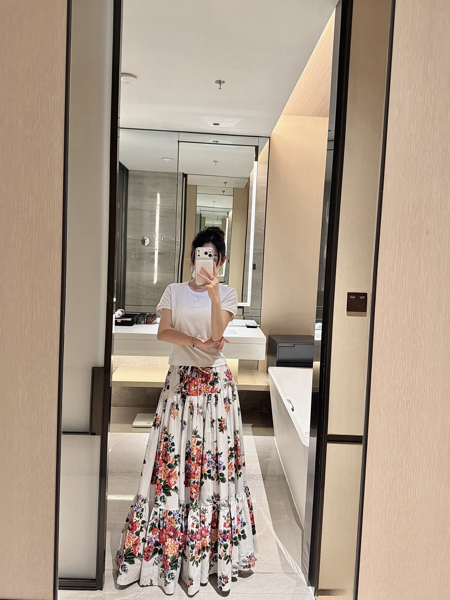 NO:740244,The 26 spring and summer new series of printed skirts, long styles, are also in stock and in huge quantities 36-38-40-42,,skirts,1986090926春夏新款印花半裙系列款长款也有现货摆量巨大 36-38-40-42,,skirts,,Women's clothing