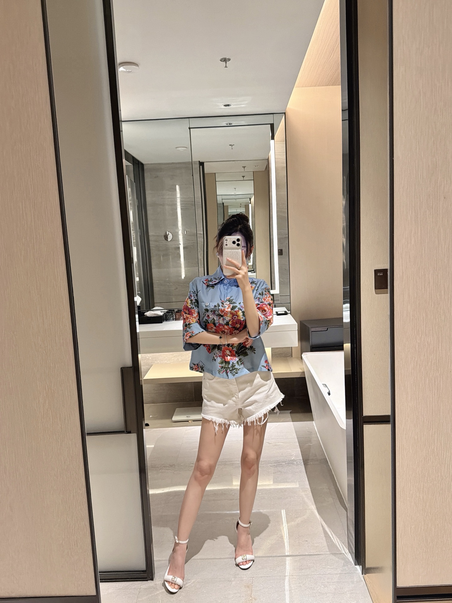 NO:740238,26 spring and summer new silk positioning printed tops!  This color is so refreshing for summer!  Spot 36-38-40-42,,real silk,1986090926春夏新款真丝定位印花上衣！这个颜色夏天好清爽！现货36-38-40-42,,real silk,,Women's clothing