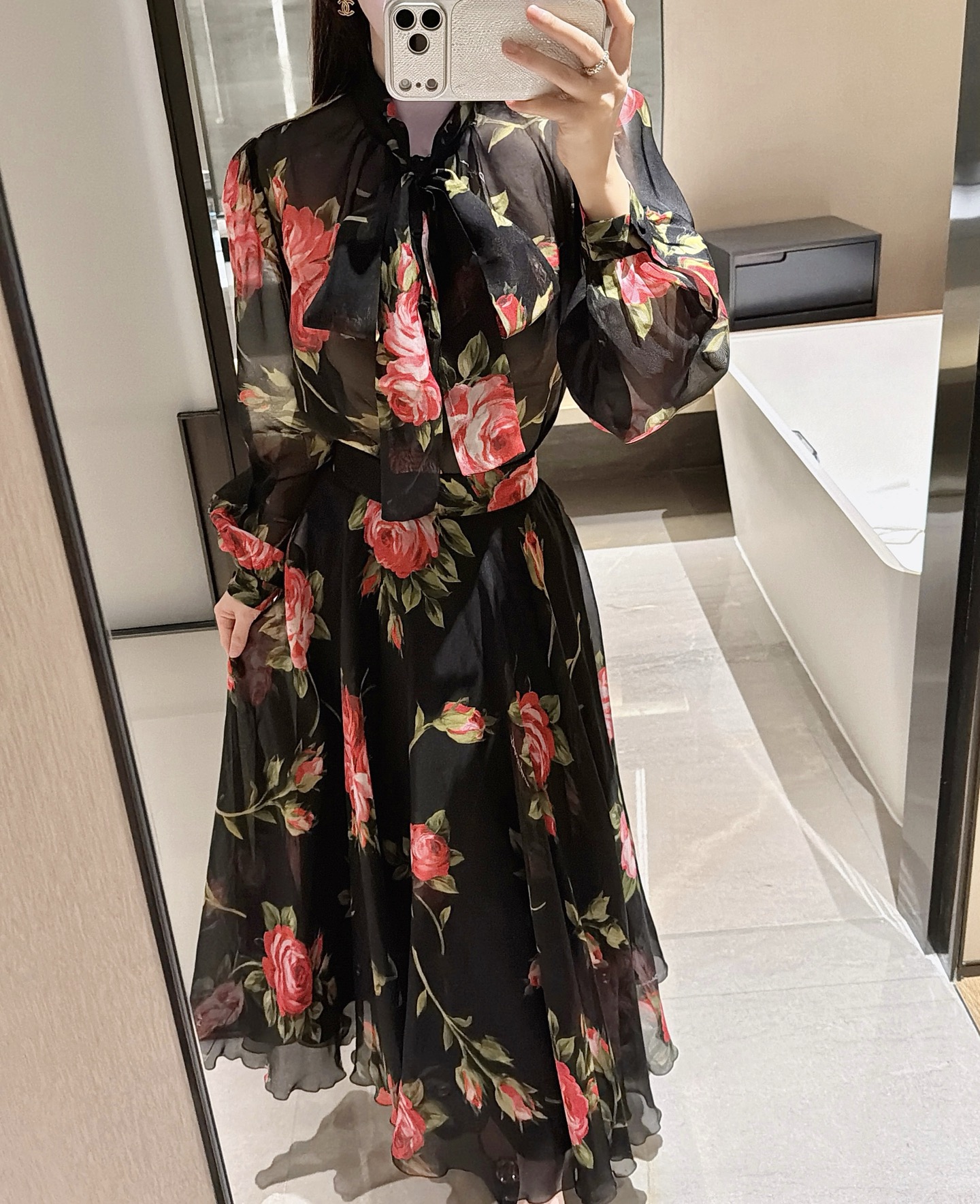 NO:740246,The new spring and summer 26 silk rose set can be sold separately!  Spot 36-38-40-42,,real silk,1986090926春夏新款真丝玫瑰花套装可分开出售！现货36-38-40-42,,real silk,,Women's clothing