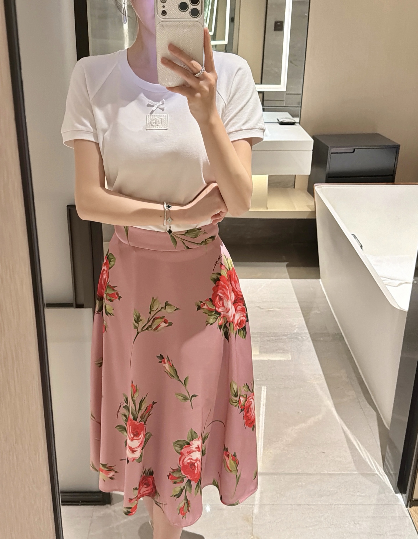 NO:740681,26 spring and summer new pink printed skirt, silk satin fabric, versatile ready stock 36-38-40-42,,skirts,real silk,1986090926春夏新款粉色印花半裙真丝缎面料百搭现货36-38-40-42,,skirts,real silk,,Women's clothing