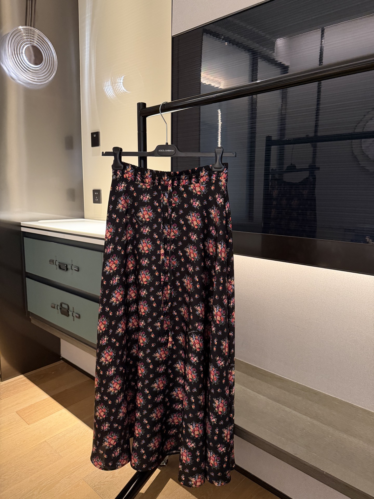 NO:748011,26 spring and summer new 19mm silk double bridge satin long skirt!  The materials used are huge!  Spot 36-38-40-42p,,skirts,real silk,1986090926春夏新款19mm真丝双桥缎长半裙！用料非常巨大！现货36-38-40-42p,,skirts,real silk,,Women's clothing