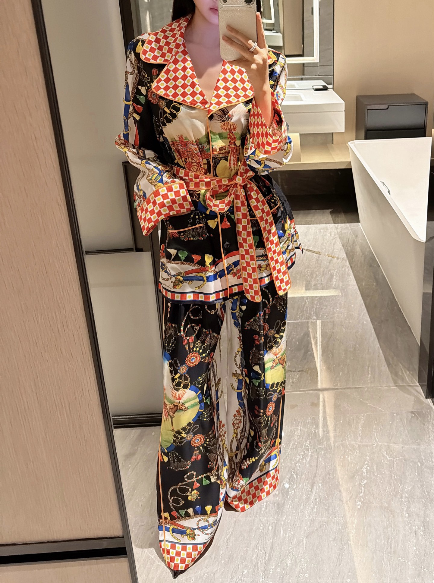 NO:751516,Tops and pants 26 spring and summer new year of the horse carriage series pajama set!  Can be worn outside, thickened silk, order 5 days 36-38-40-42,,real silk,19860909上衣 裤子 26春夏新款马年马车系列睡衣套装！可外穿 加厚真丝 排单5天36-38-40-42,,real silk,,Women's clothing