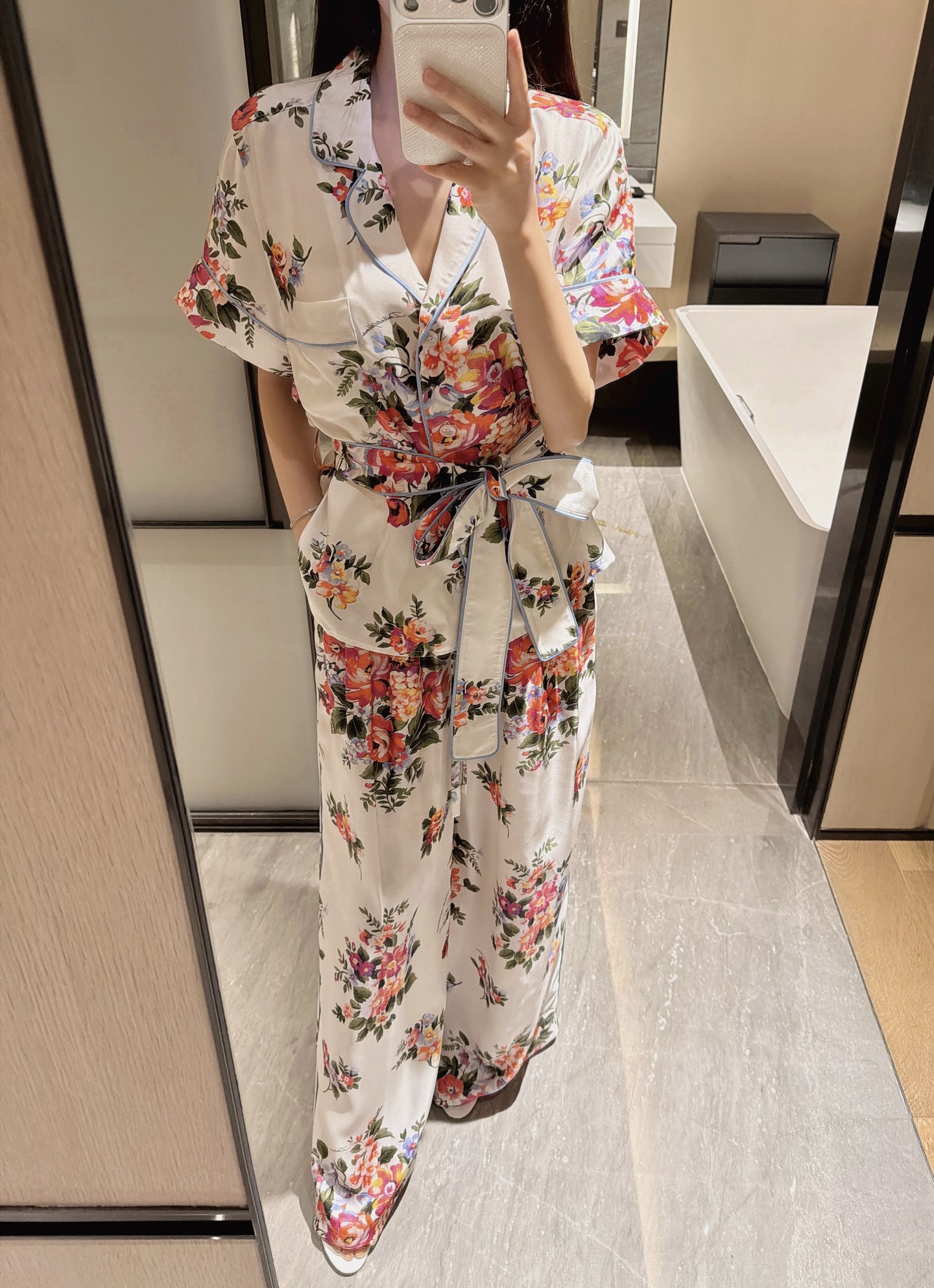 NO:752486,Tops and pants 26 spring and summer new silk pajamas set!  Can be worn outside, order shipped on the 14th, 36-38-40-42, real silk,19860909上衣 裤子 26春夏新款真丝睡衣套装！可外穿排单14号出货36-38-40-42,,real silk,,Women's clothing