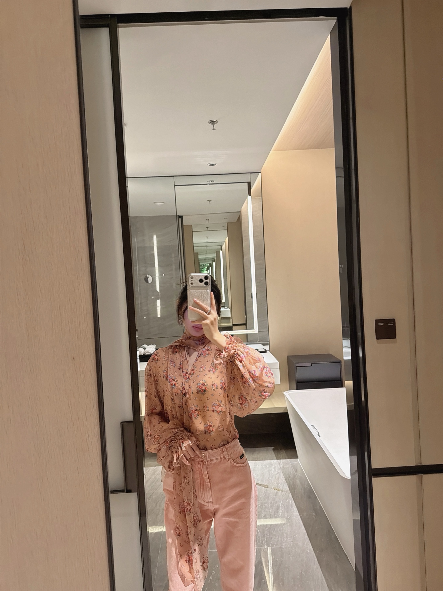 NO:752499,26 spring and summer new style silk pink printed shirt, fairy-like fluttering, shipped in 5 days 36-38-40-42p,,real silk,1986090926春夏新款真丝粉色印花衬衣仙气飘飘5天出货36-38-40-42p,,real silk,,Women's clothing