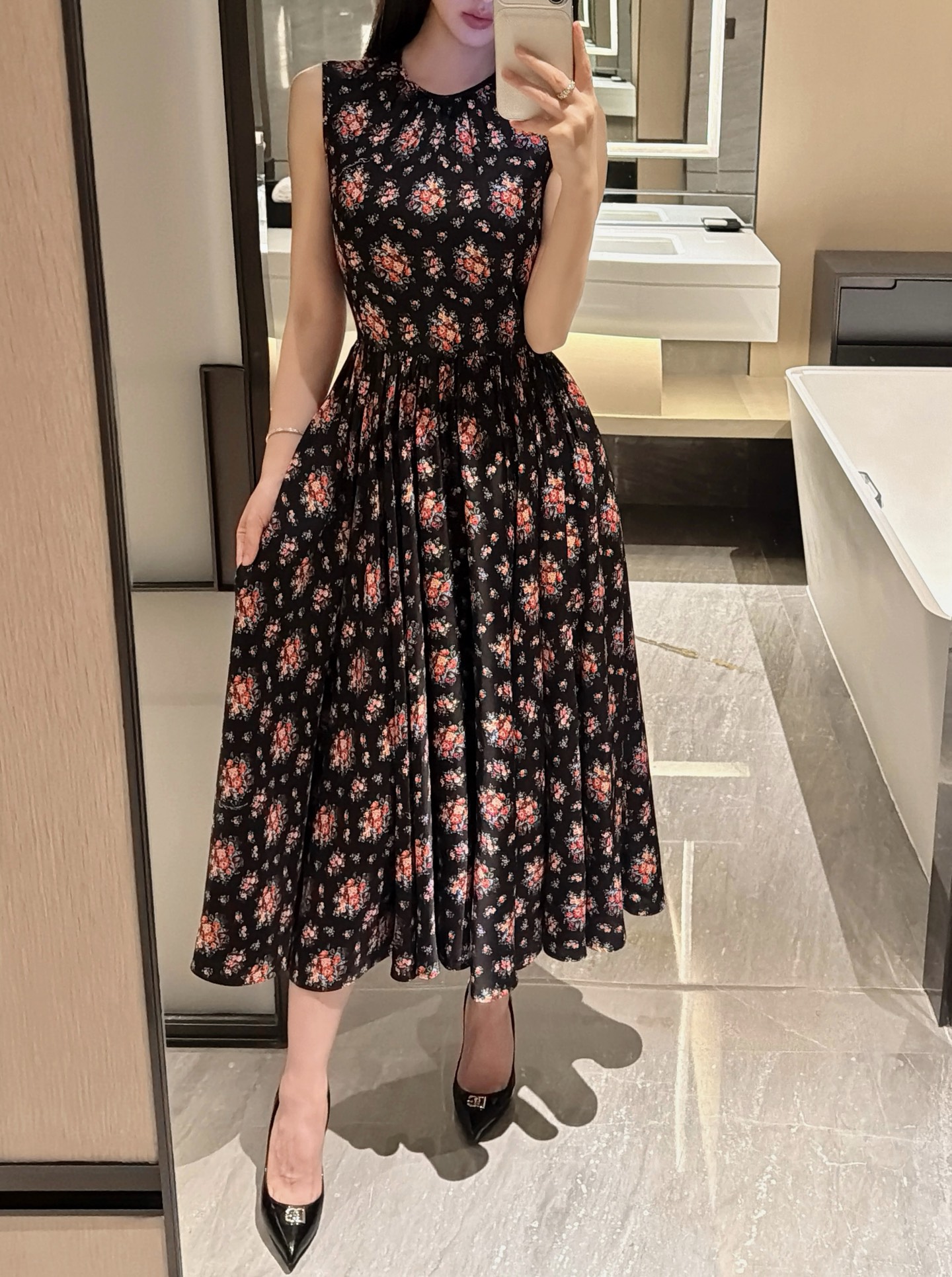 NO:752968,26 new spring and summer silk satin printed dress!  The thickened fabric has good texture!  Oversized hem design!  Spot 36-38-40-42,,skirts,real silk,1986090926春夏新款真丝缎印花连衣裙！面料加厚质感好！超大下摆设计！现货36-38-40-42,,skirts,real silk,,Women's clothing