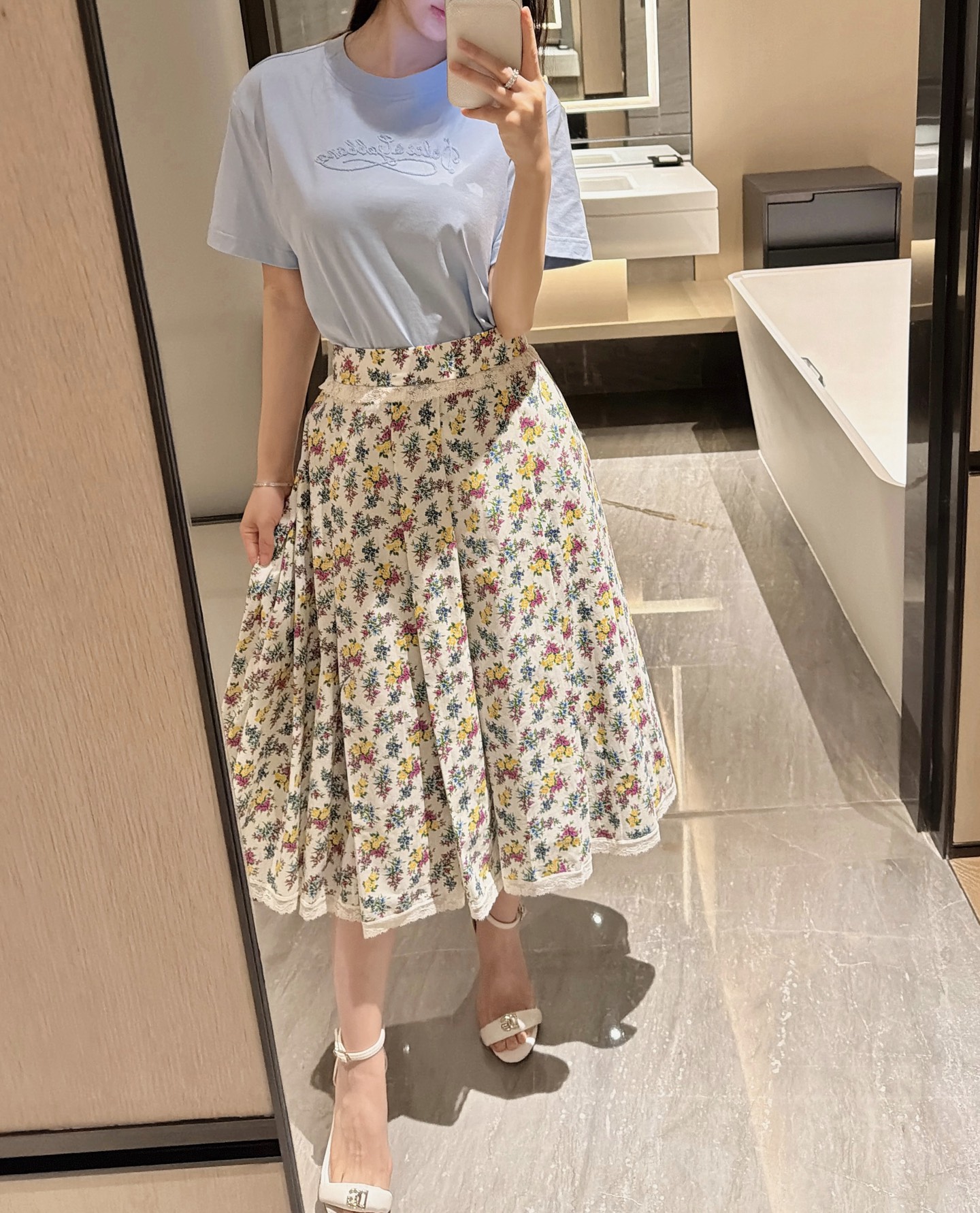NO:752988,New floral cotton skirt for spring and summer 26!  Small floral patterns in stock 36-38-40-42,,skirts,1986090926春夏新款碎花棉布半裙！小碎花图案现货36-38-40-42,,skirts,,Women's clothing