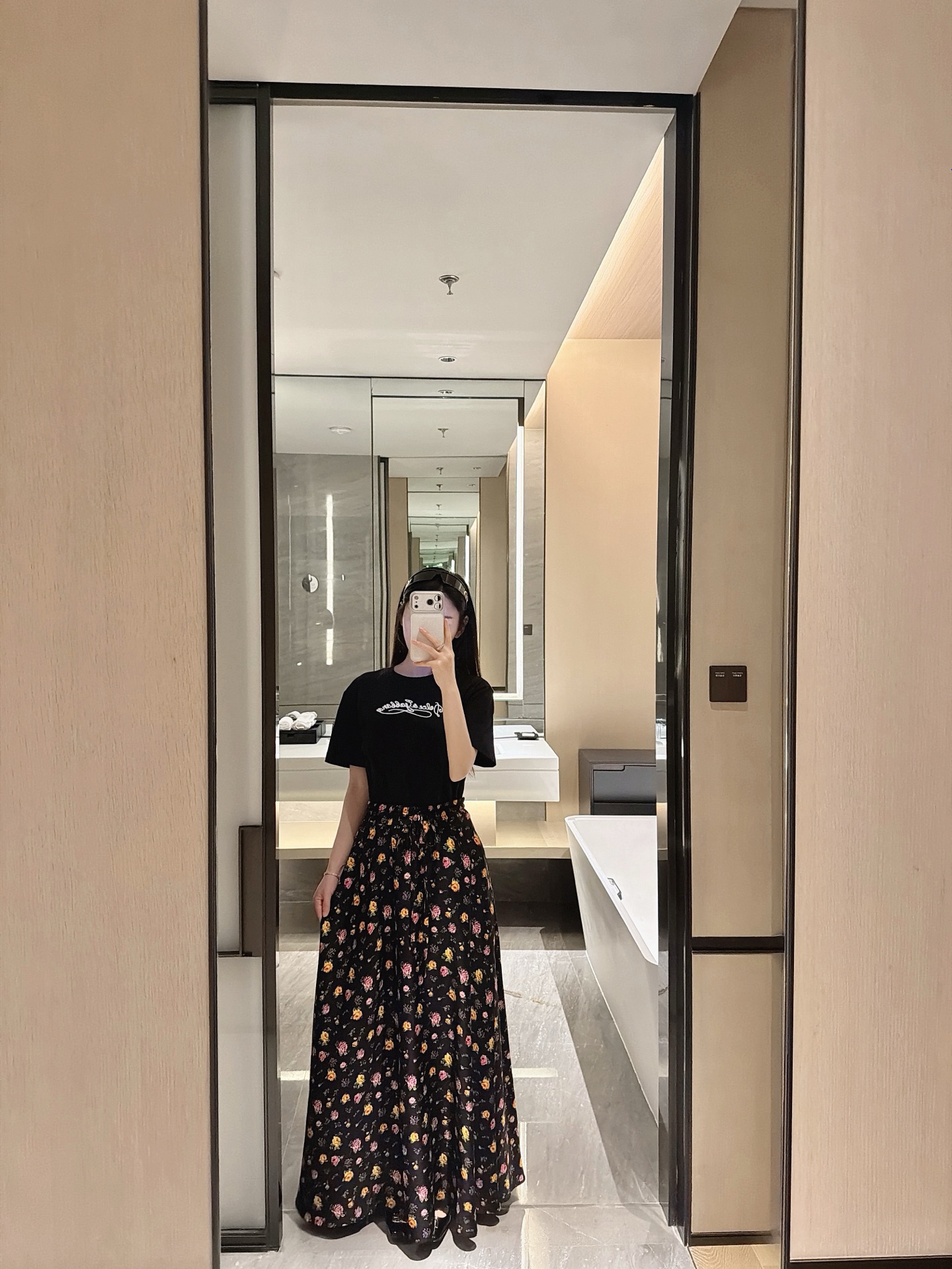 NO:759689,26 spring and summer new style pure cotton wool embroidered T two colors available in stock 36-38-40-42,,1986090926春夏新款纯棉毛线绣字T两色可选现货36-38-40-42,,,Women's clothing