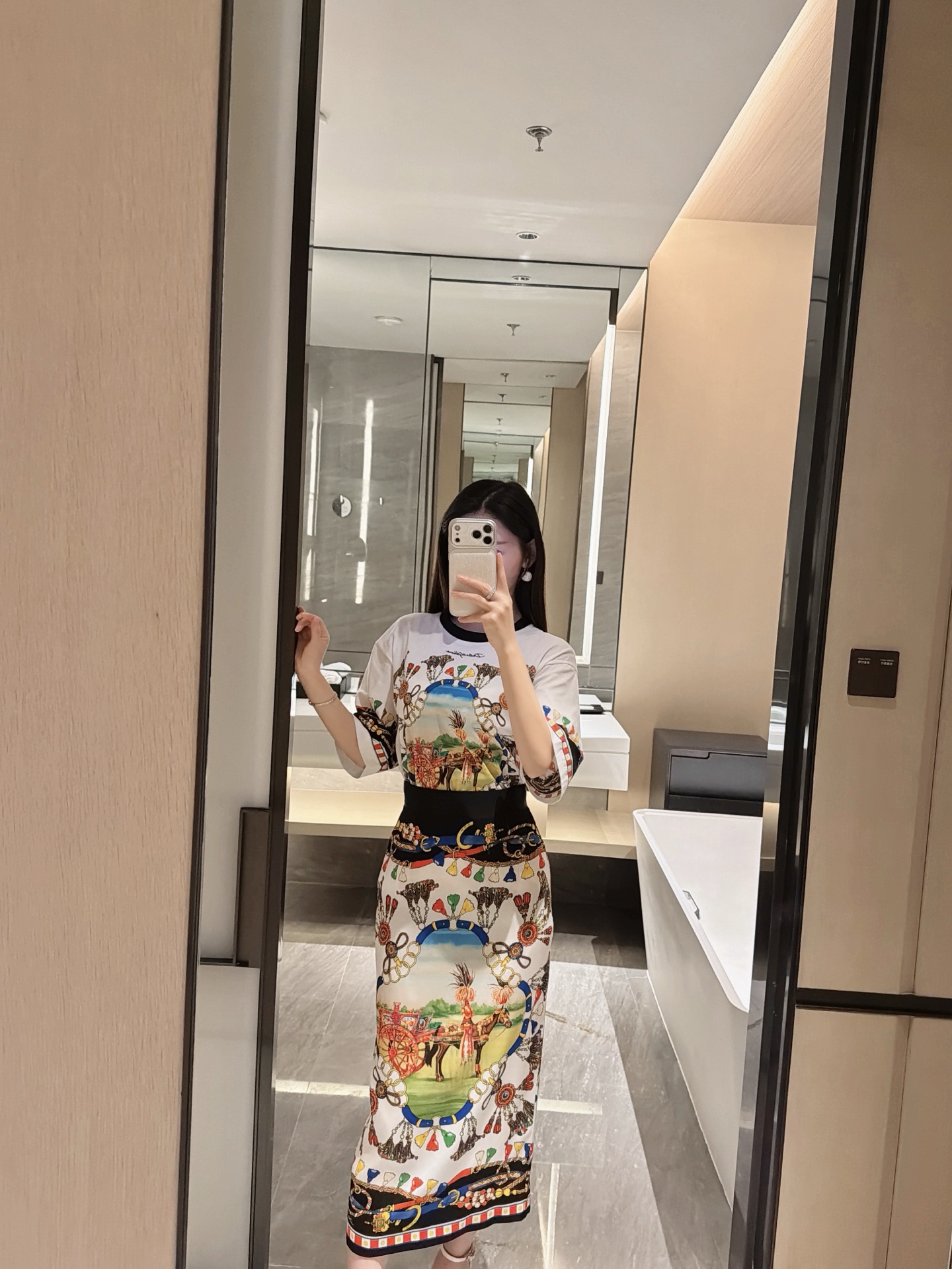 NO:759626,26 spring and summer new horse carriage series!  Cotton T-shirts have been shipped in the past two days. Real silk fabrics for the inside and outside of skirts are in stock 36-38-40-42T, skirts, real silk,1986090926春夏新款马年马车系列！棉T这两天陆续出货 半裙里外真丝面料现货36-38-40-42T,,skirts,real silk,,Women's clothing