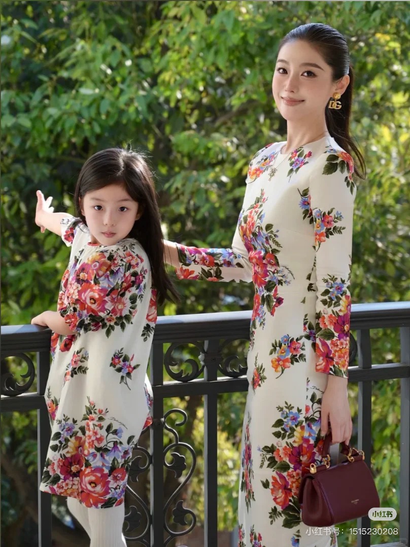 26春夏新款❤️定位印花连衣裙！里外全真丝面料！现货36-38-40-42