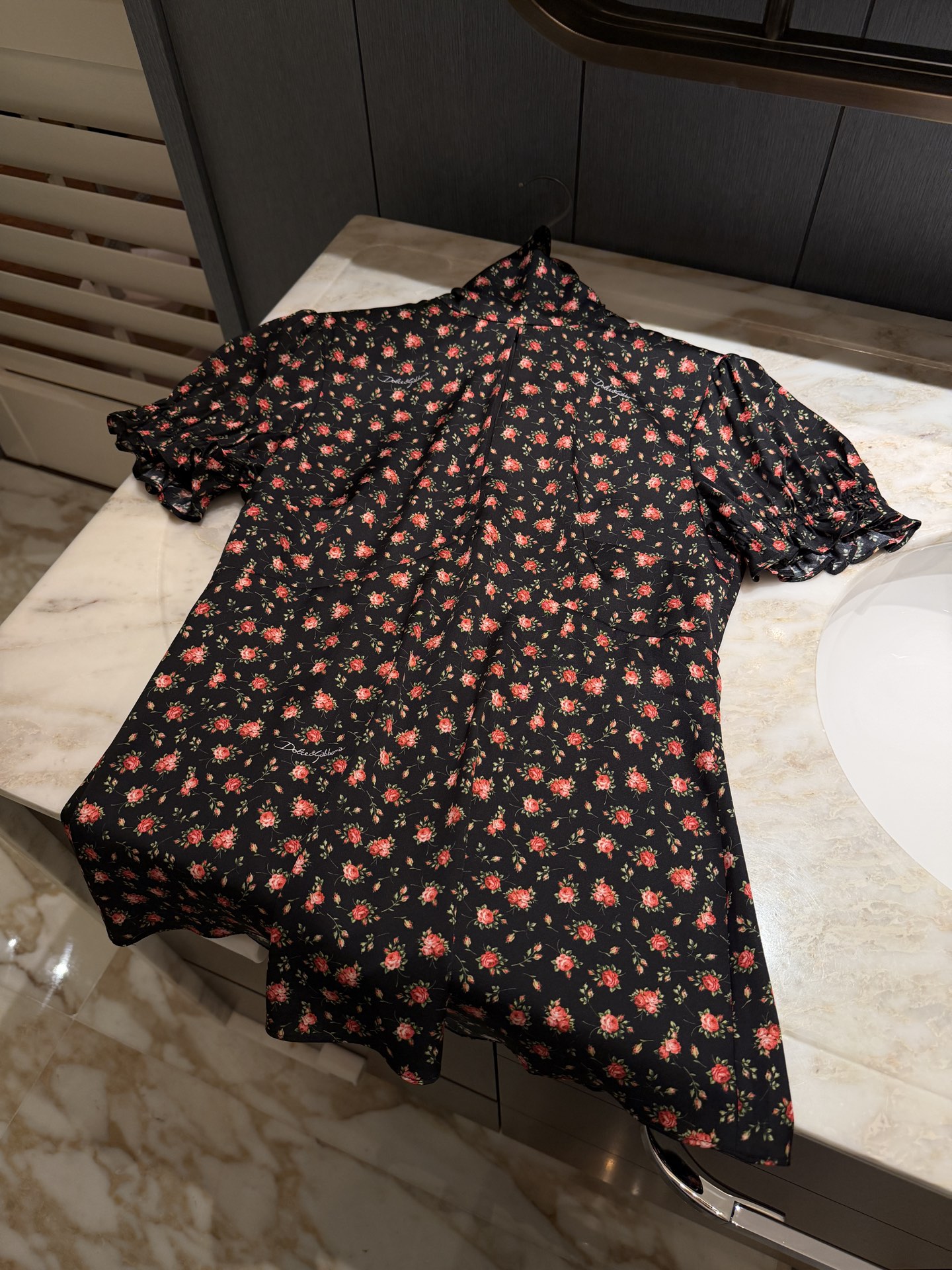 26春夏新款❤️真丝小碎花上衣！现货36-38-40-42