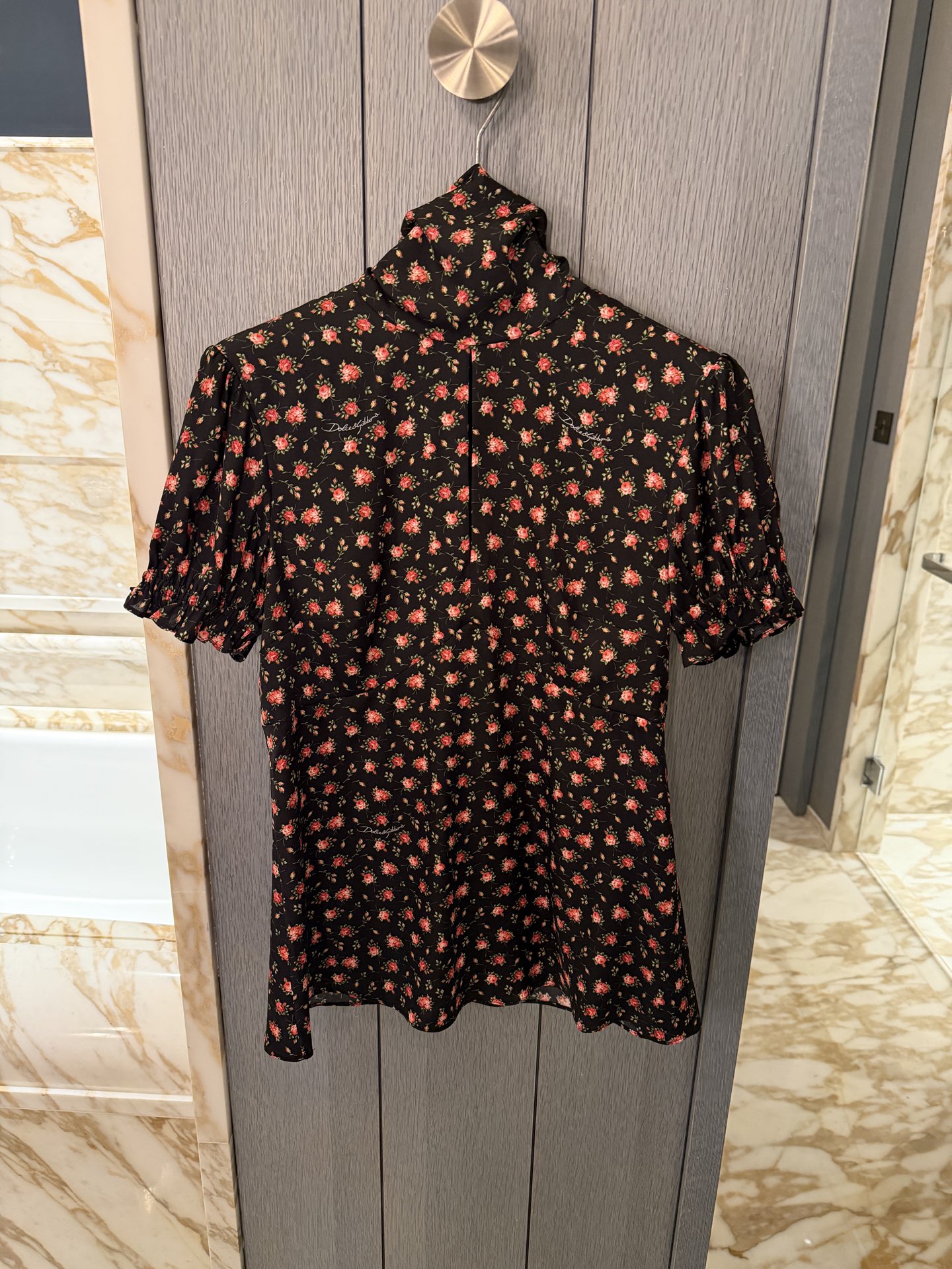 26春夏新款❤️真丝小碎花上衣！现货36-38-40-42