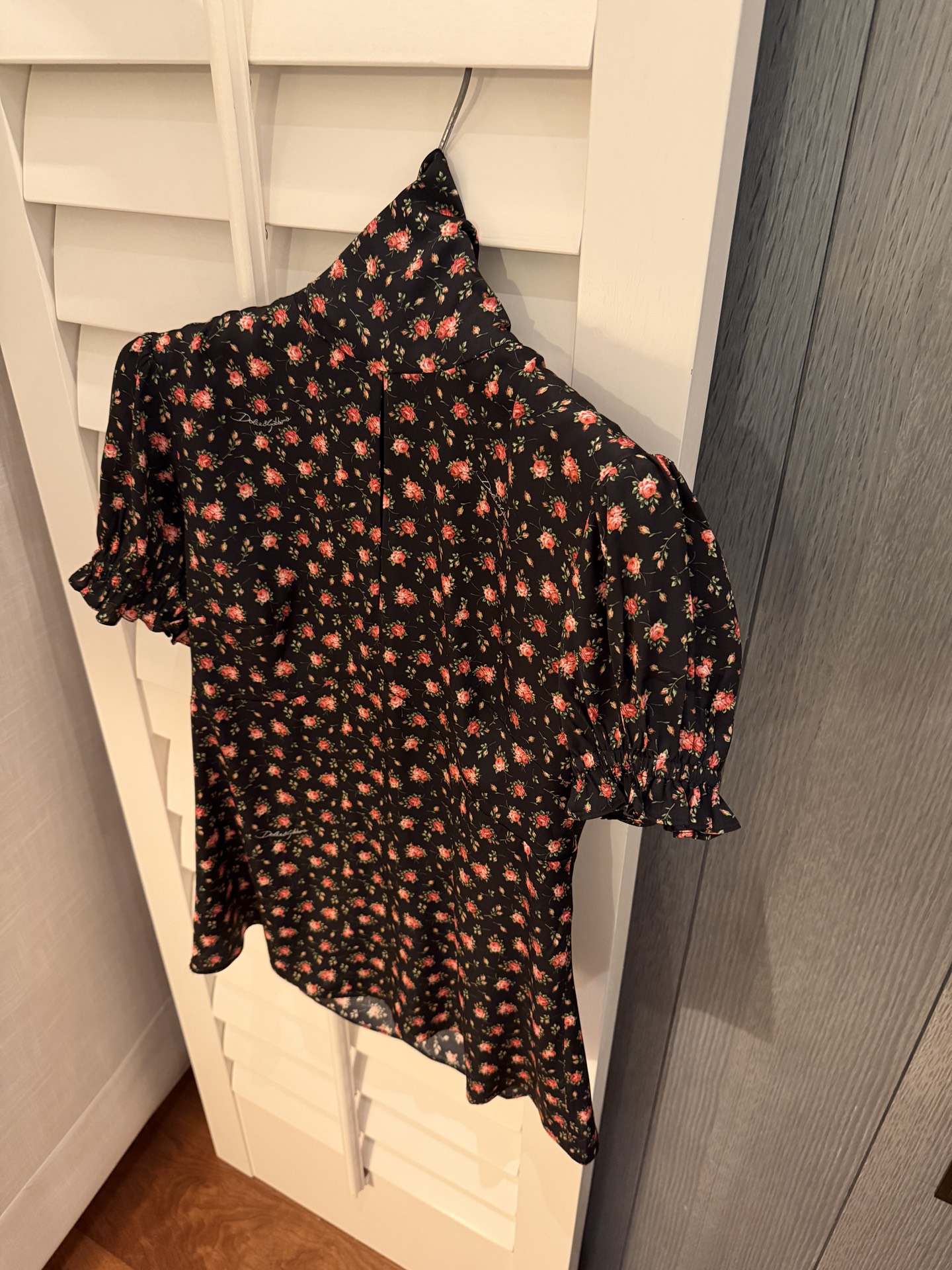 26春夏新款❤️真丝小碎花上衣！现货36-38-40-42