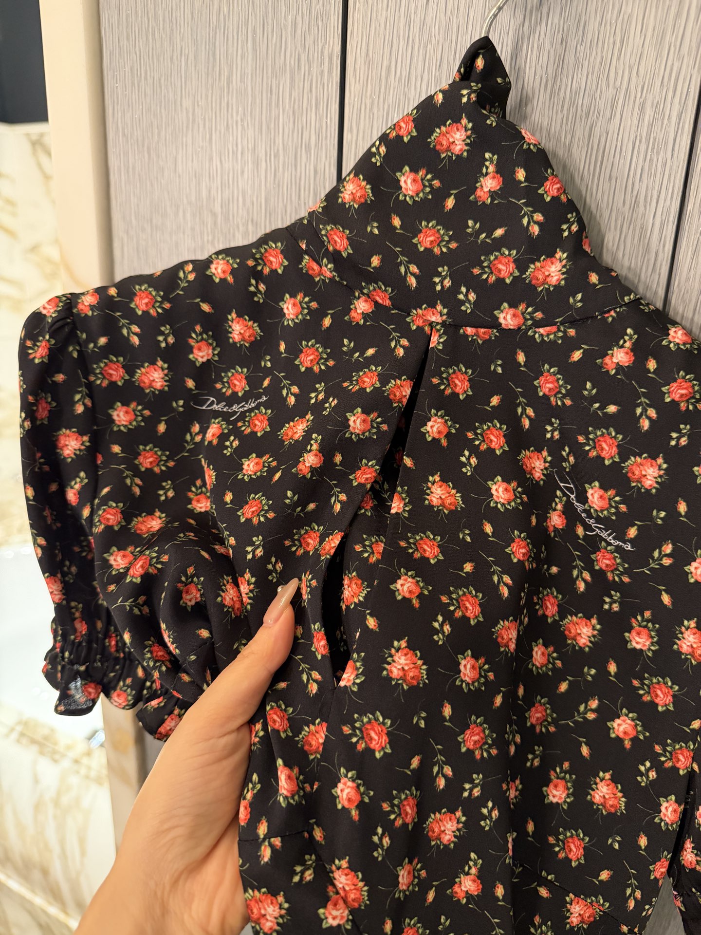 26春夏新款❤️真丝小碎花上衣！现货36-38-40-42