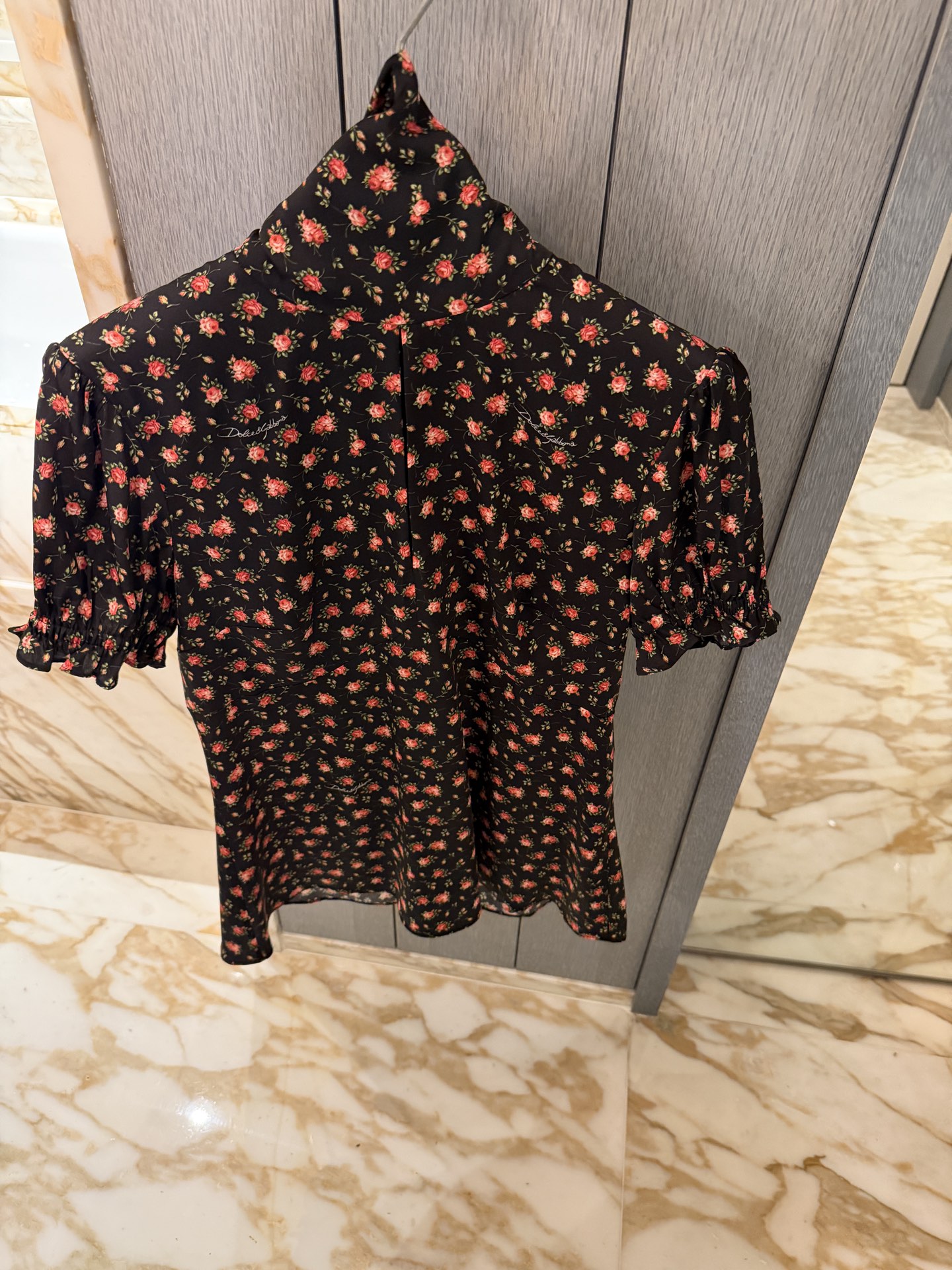 26春夏新款❤️真丝小碎花上衣！现货36-38-40-42