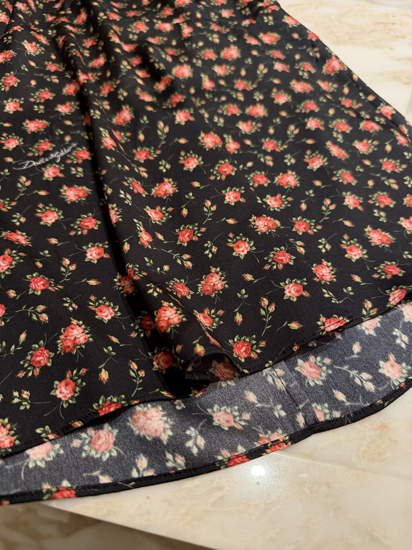 26春夏新款❤️真丝小碎花上衣！现货36-38-40-42