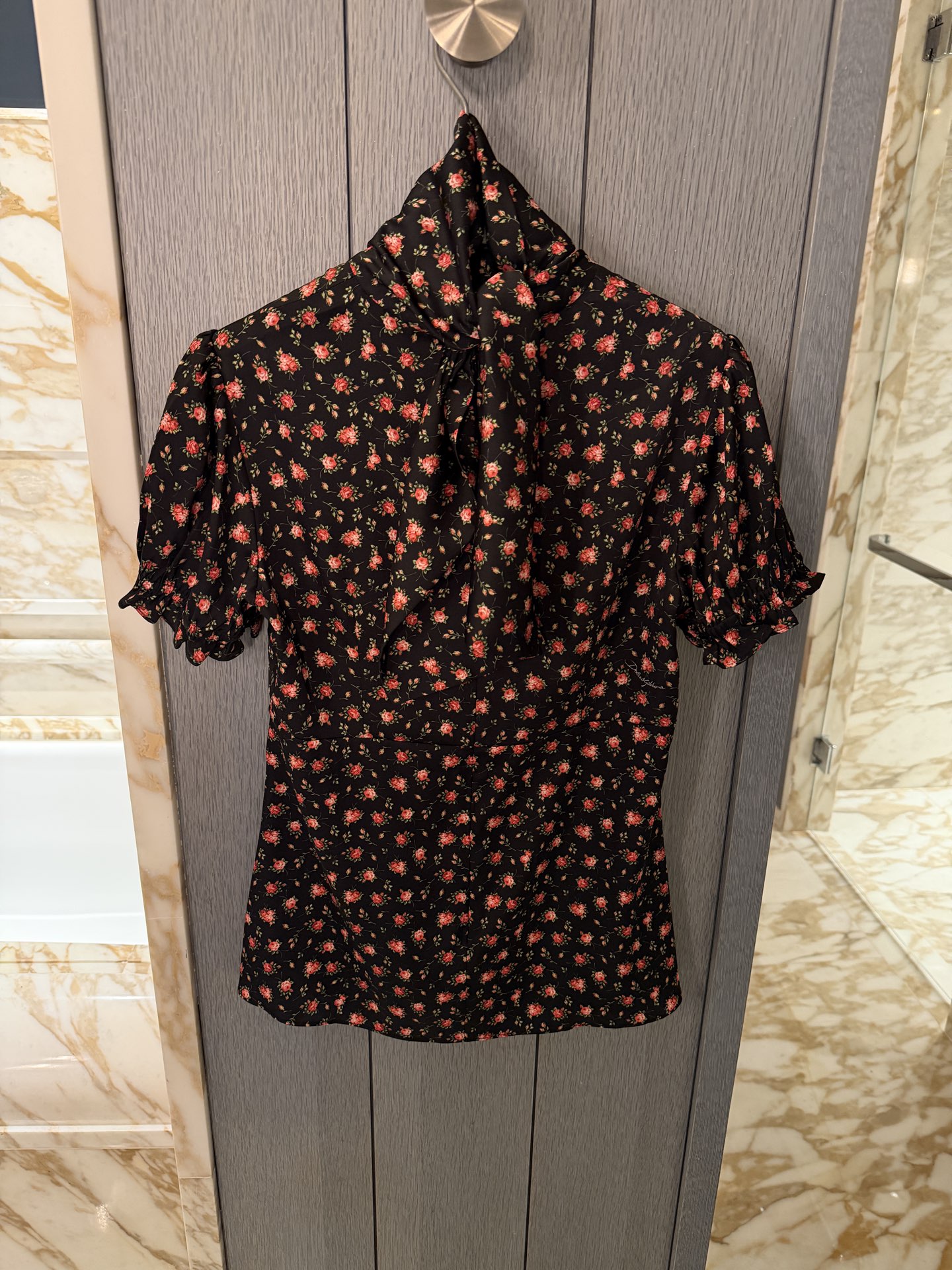 26春夏新款❤️真丝小碎花上衣！现货36-38-40-42