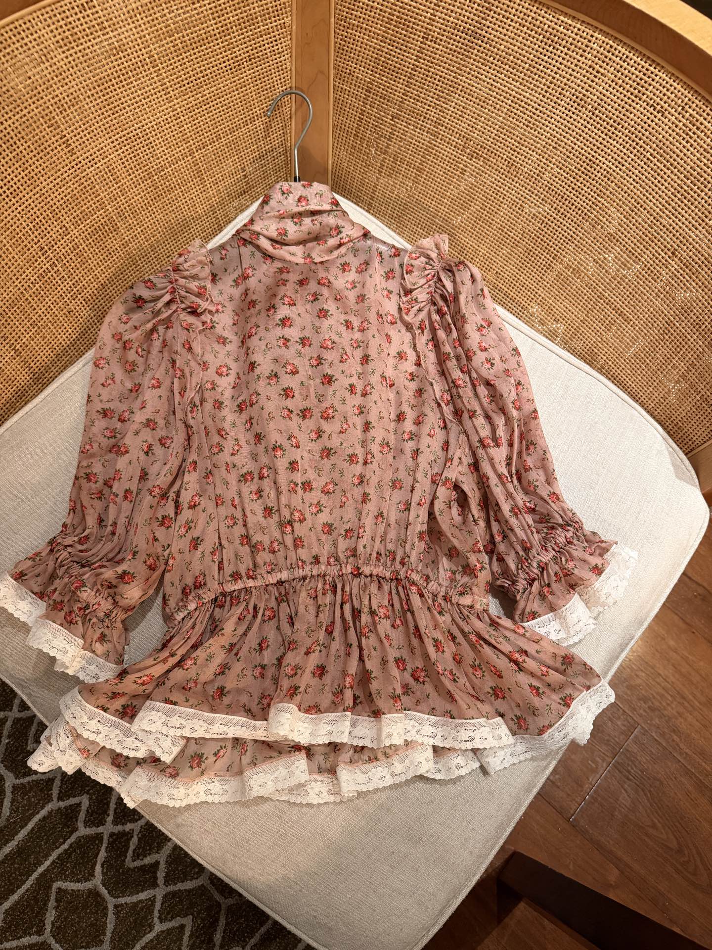 36春夏新款❤️真丝碎花上衣！现货36-38-40-42